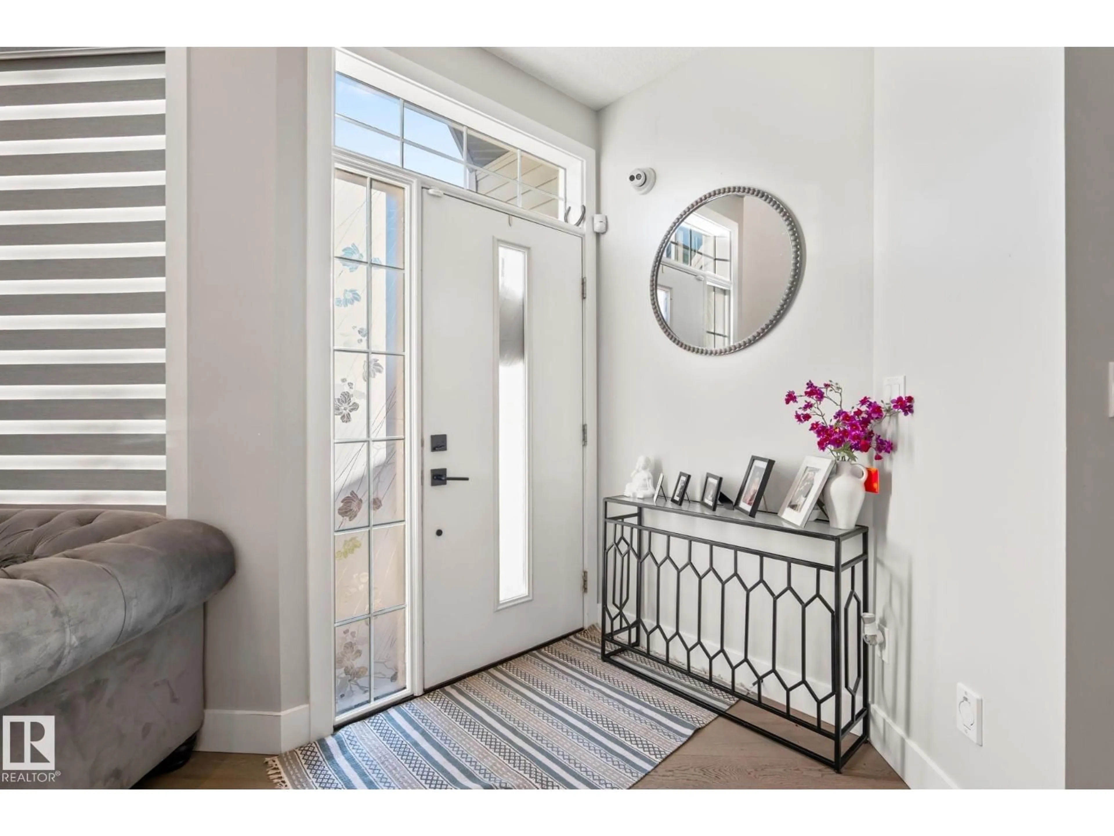 Indoor entryway for 824 34 AVE, Edmonton Alberta T6T0B3