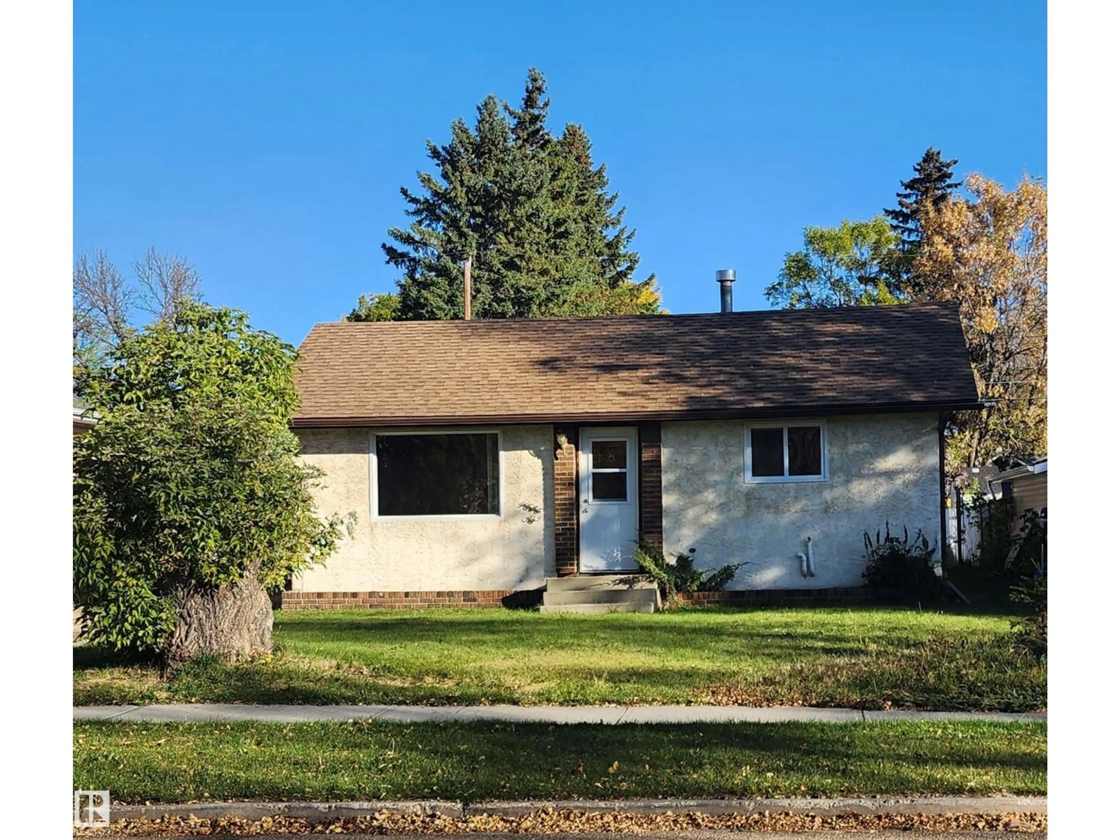 Home with vinyl exterior material, street for 4606 53 AV, Wetaskiwin Alberta T9A0Y5