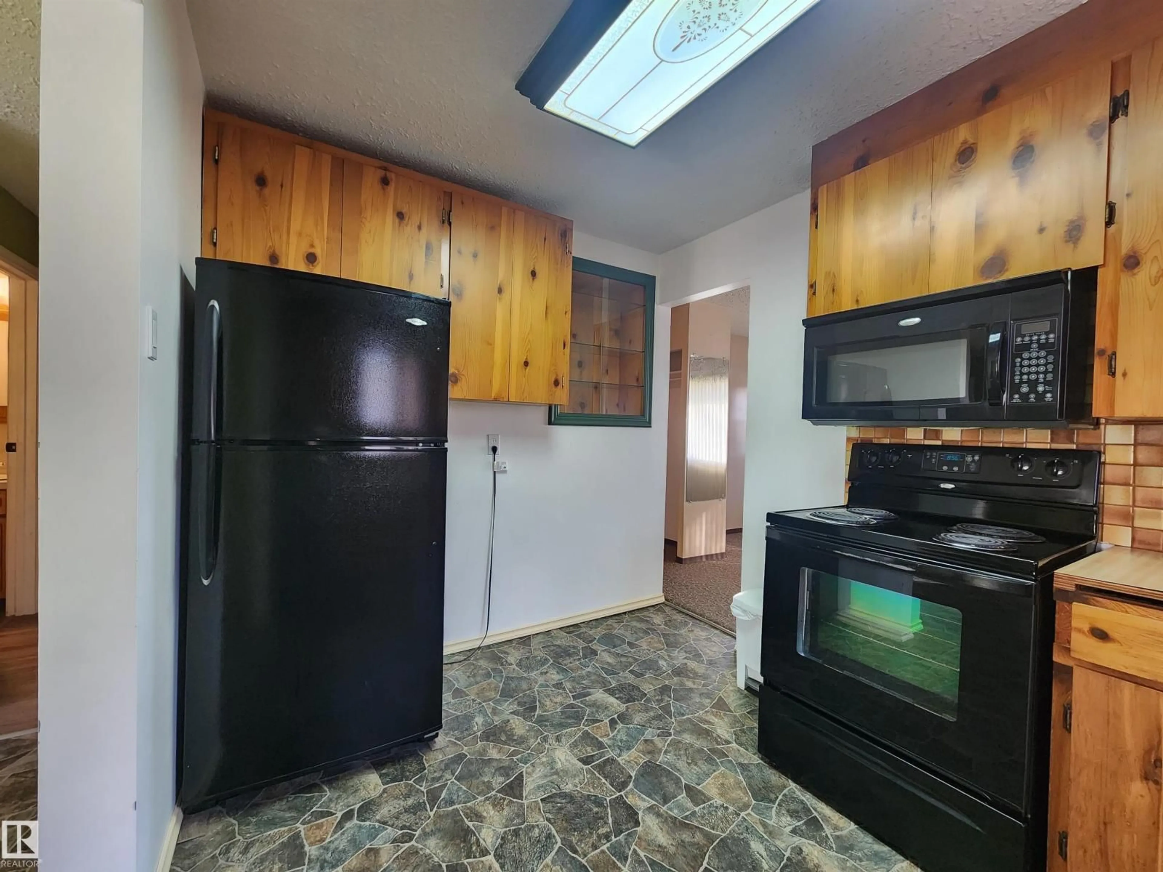 Standard kitchen, unknown for 4606 53 AV, Wetaskiwin Alberta T9A0Y5
