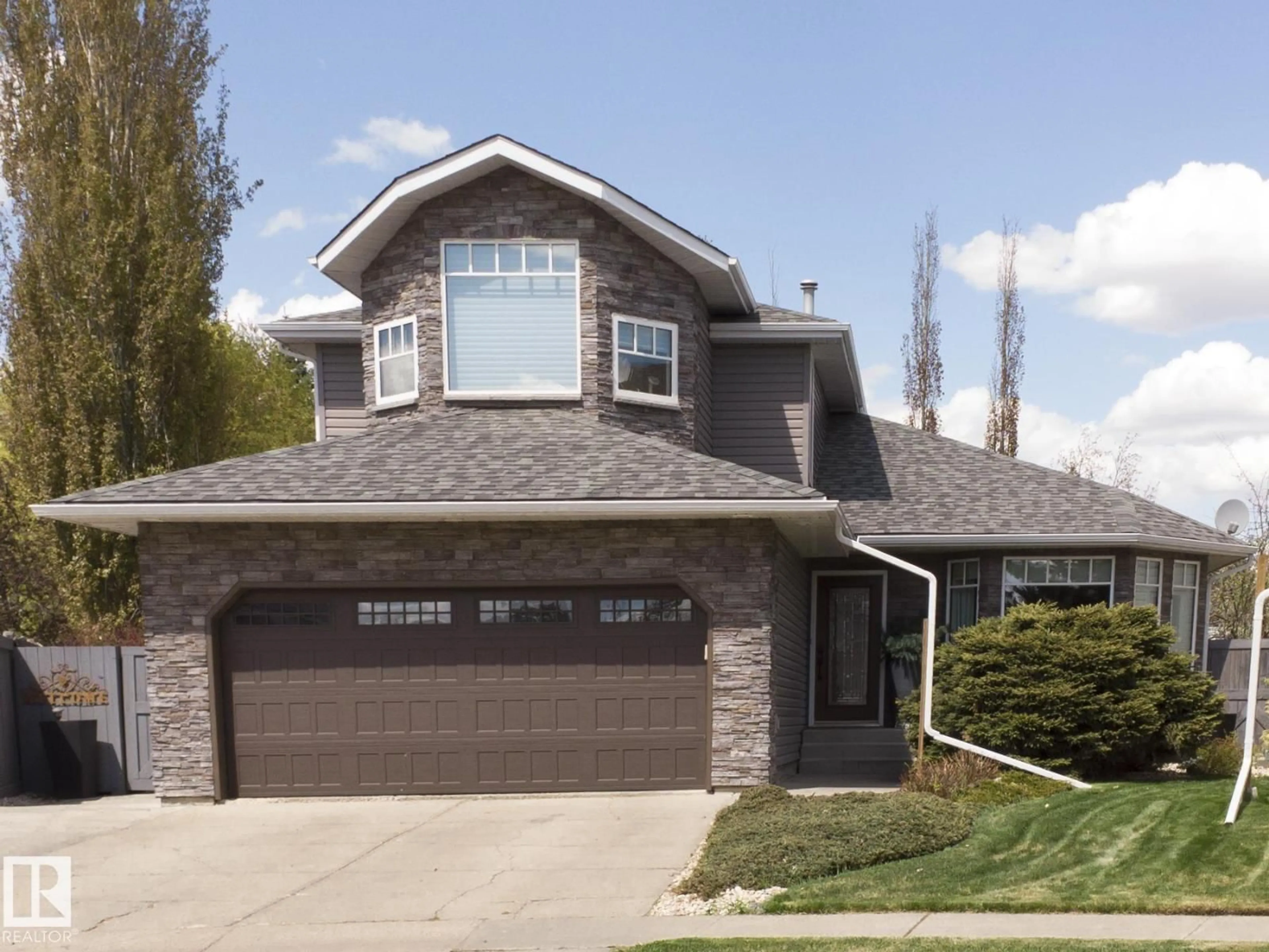 Home with vinyl exterior material, street for 48 ASTER PT, Sherwood Park Alberta T8H1M6