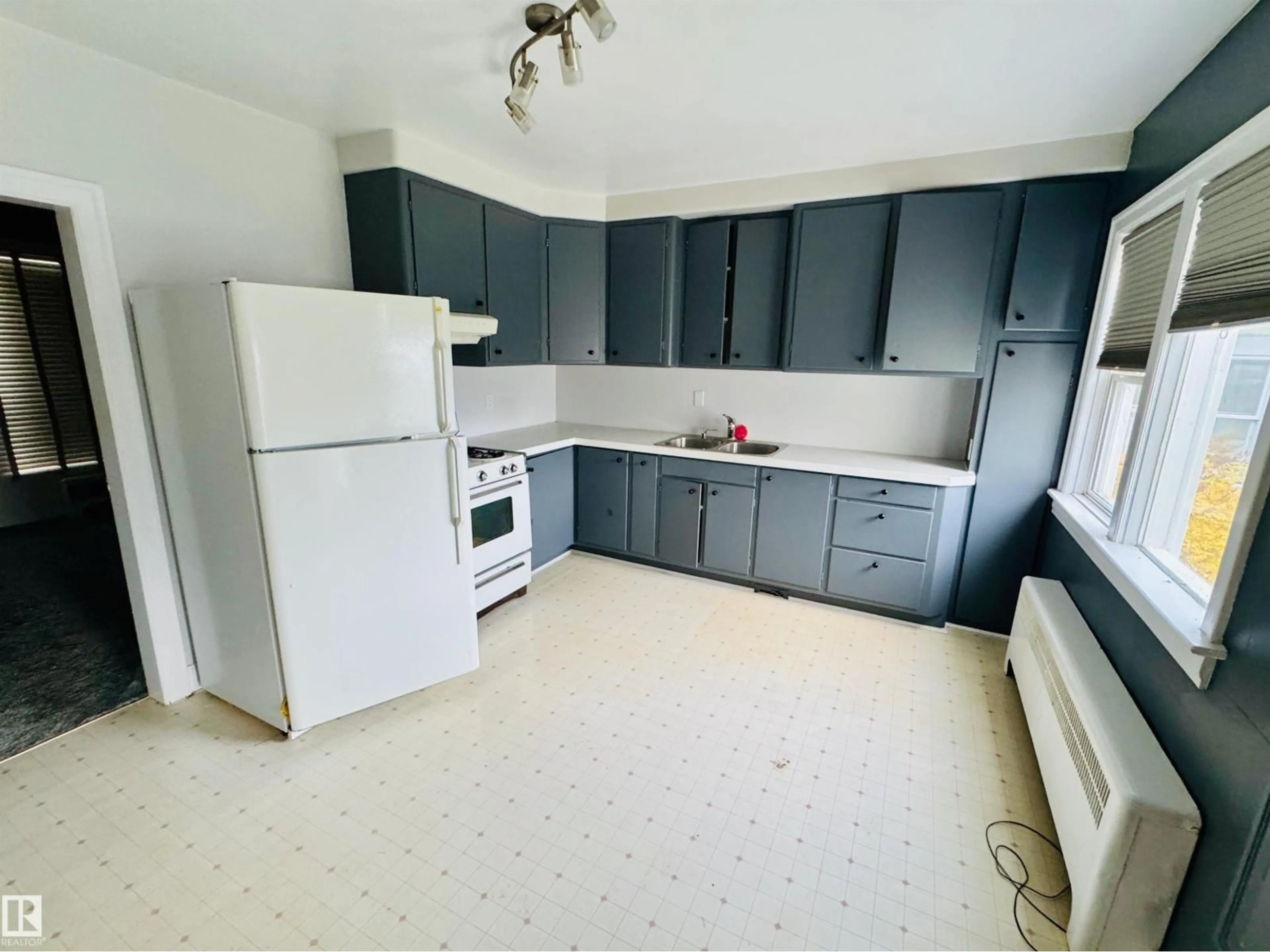 Standard kitchen, unknown for 4829 51 AV, St. Paul Town Alberta T0A3A3