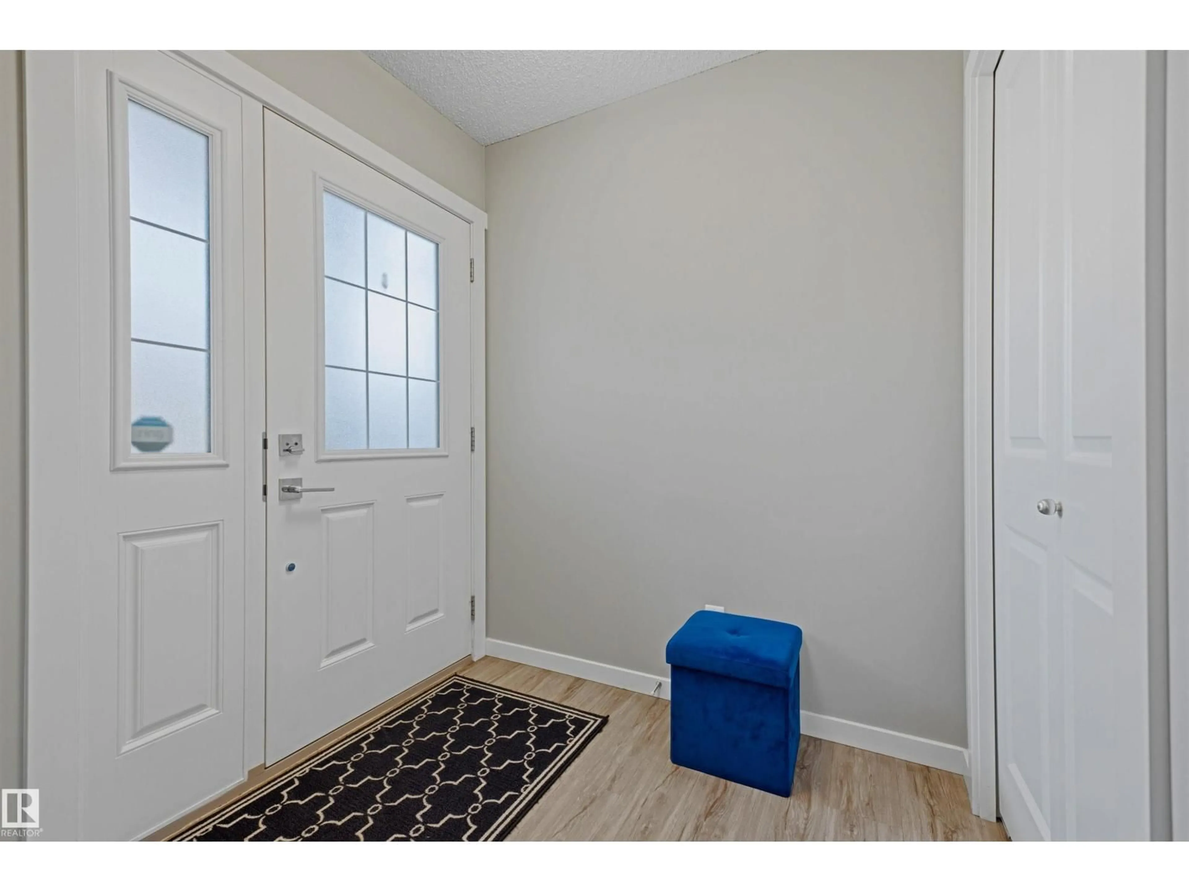 Indoor entryway for 4452 5 ST, Edmonton Alberta T6T0Z9