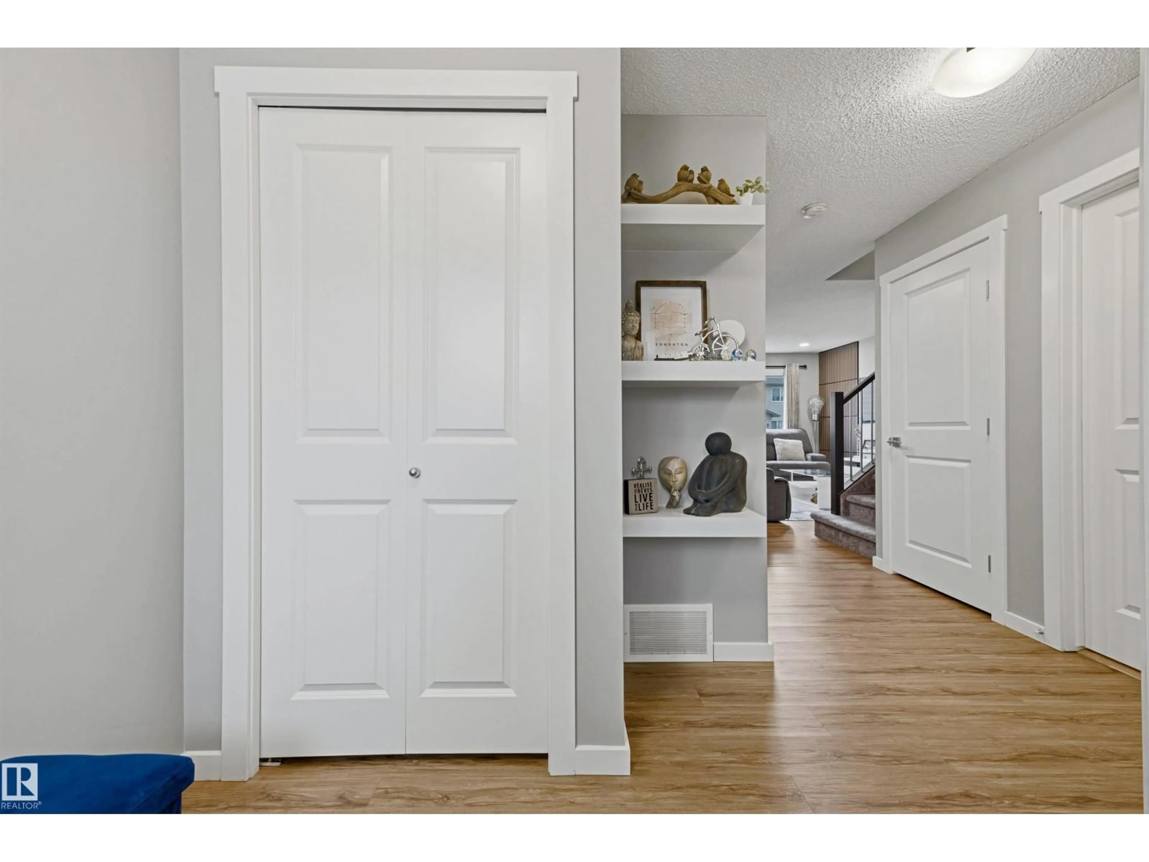 Indoor entryway for 4452 5 ST, Edmonton Alberta T6T0Z9