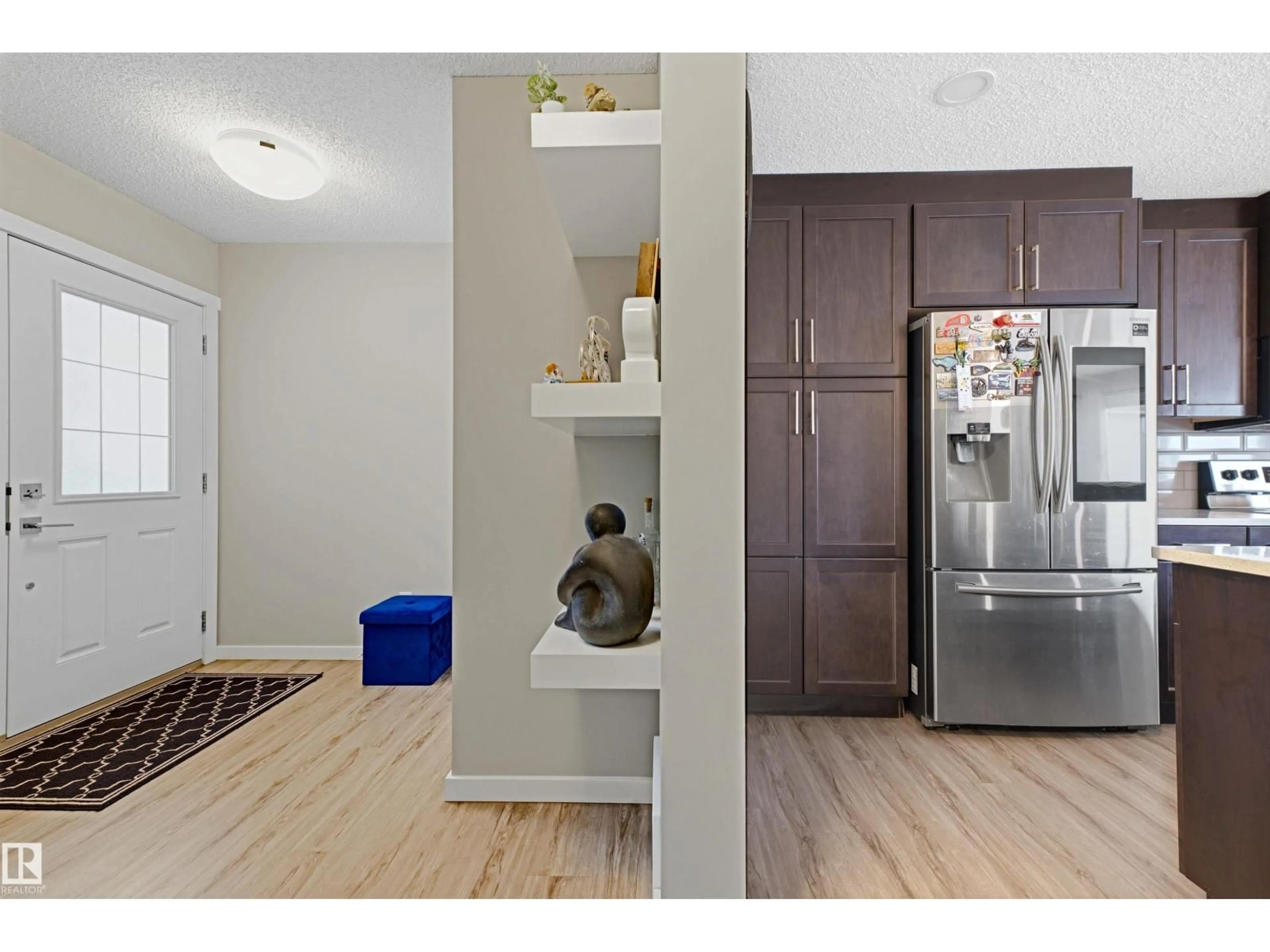 Indoor entryway for 4452 5 ST, Edmonton Alberta T6T0Z9
