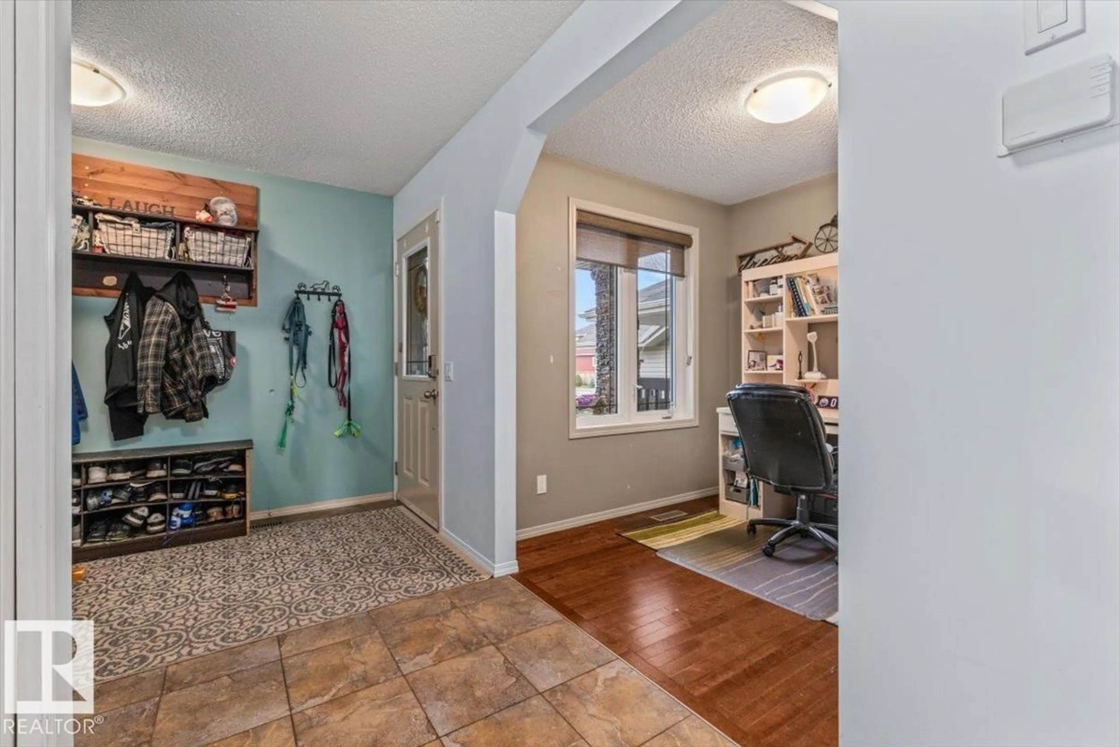 Indoor entryway for 12507 171 AV, Edmonton Alberta T5X0E5