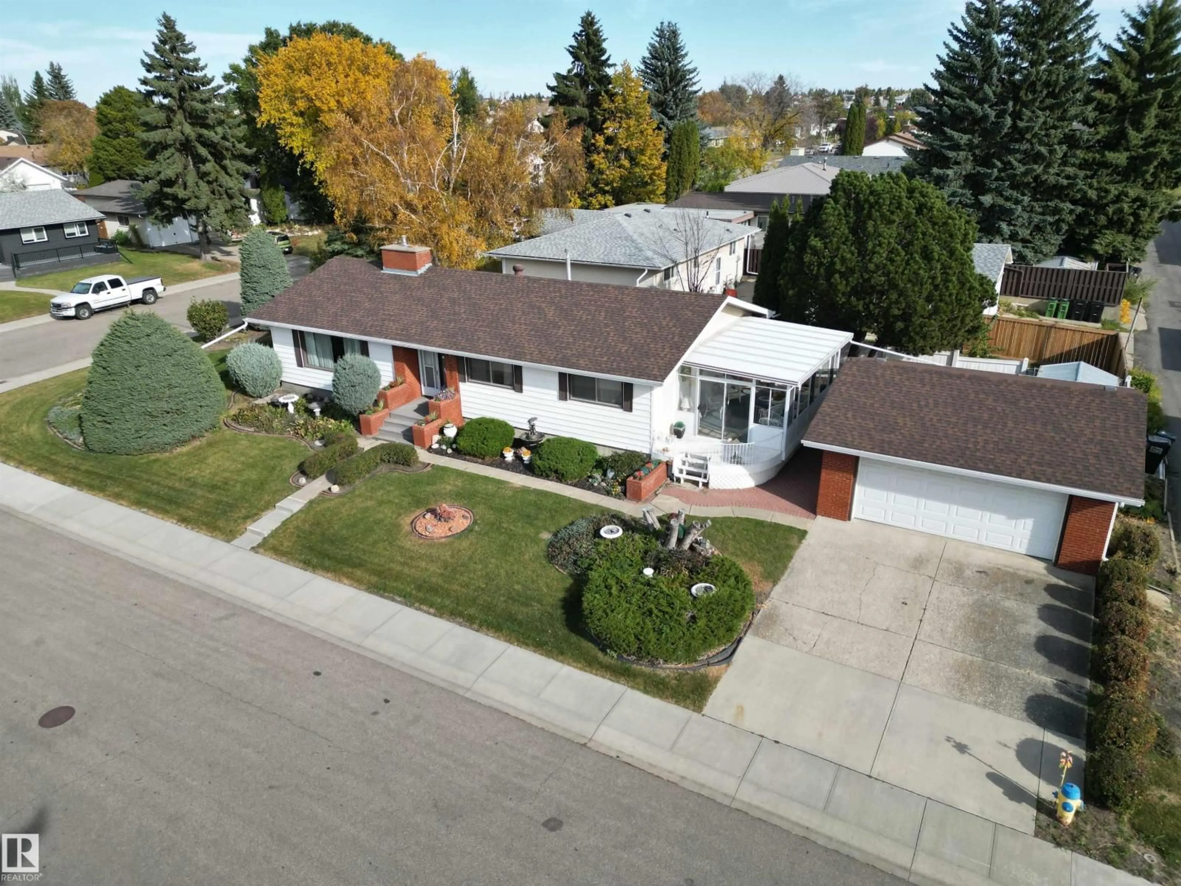 A pic from outside/outdoor area/front of a property/back of a property/a pic from drone, street for NW - 15207 73A ST, Edmonton Alberta T5C0W7