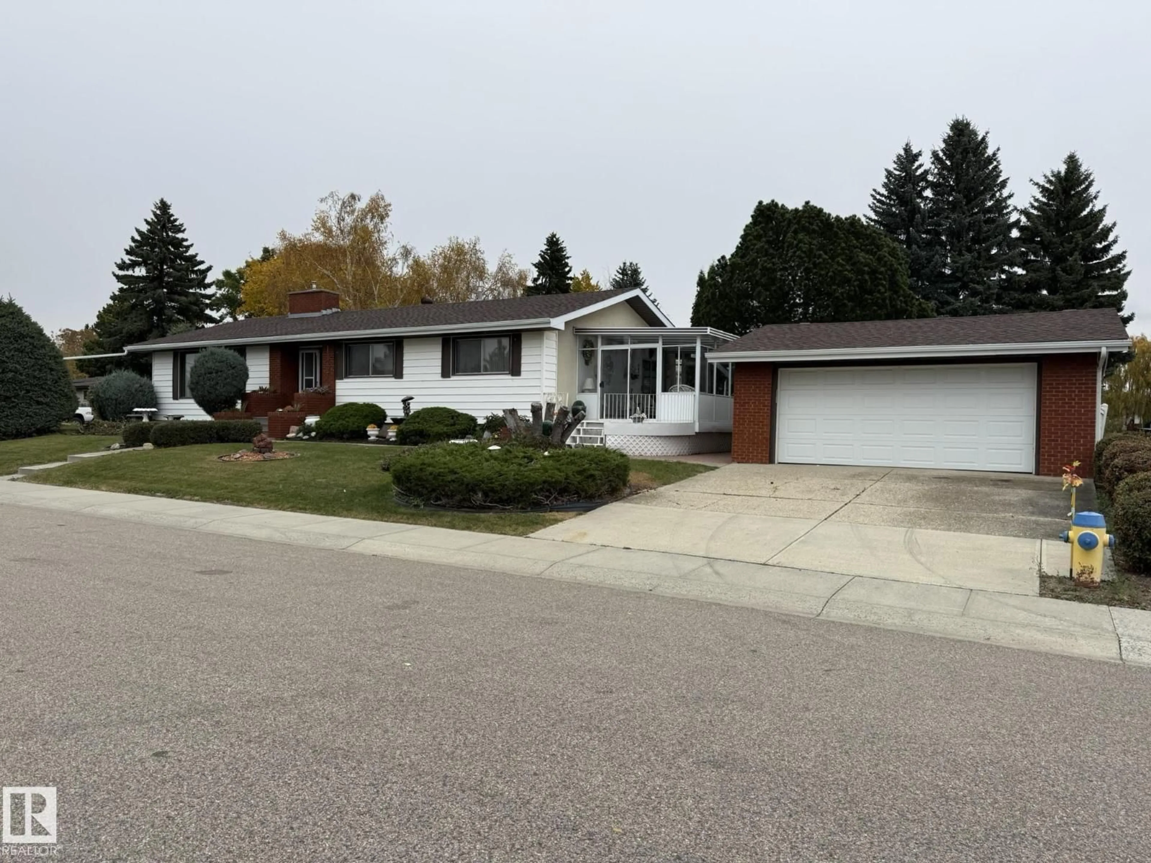 Home with vinyl exterior material, street for NW - 15207 73A ST, Edmonton Alberta T5C0W7