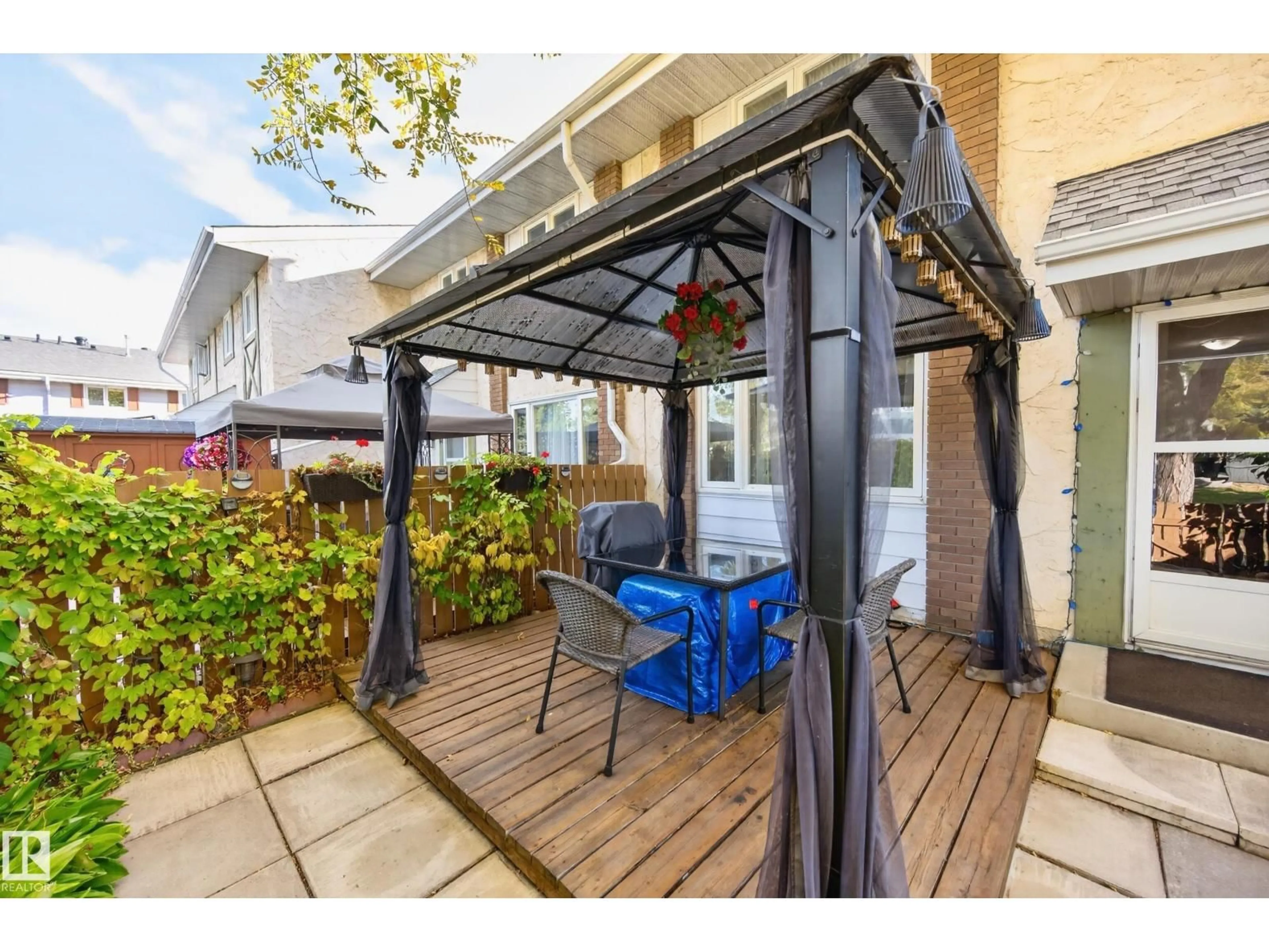 Patio, street for 15A CALLINGWOOD CO, Edmonton Alberta T5T0H5
