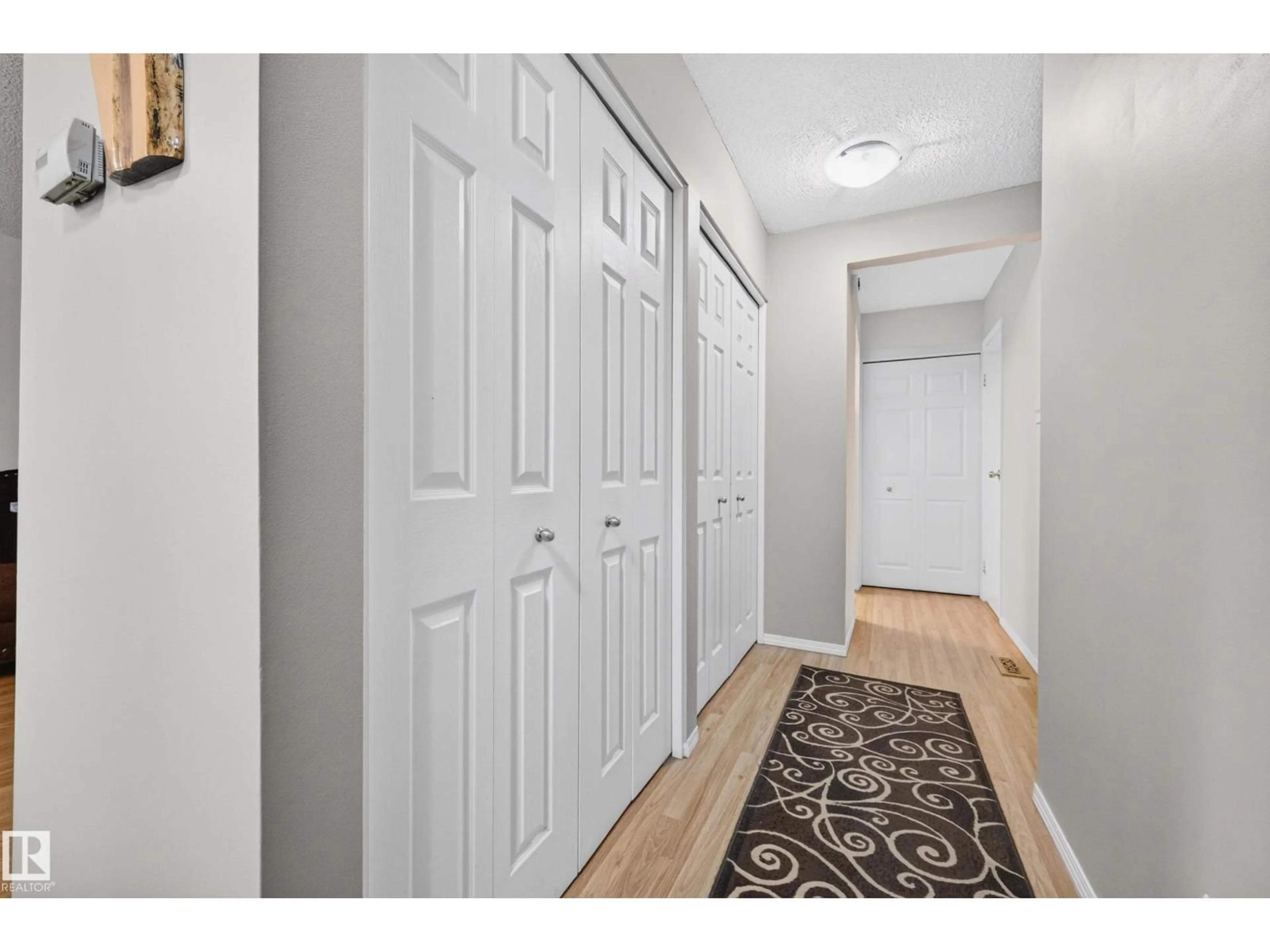 Indoor entryway for 15A CALLINGWOOD CO, Edmonton Alberta T5T0H5