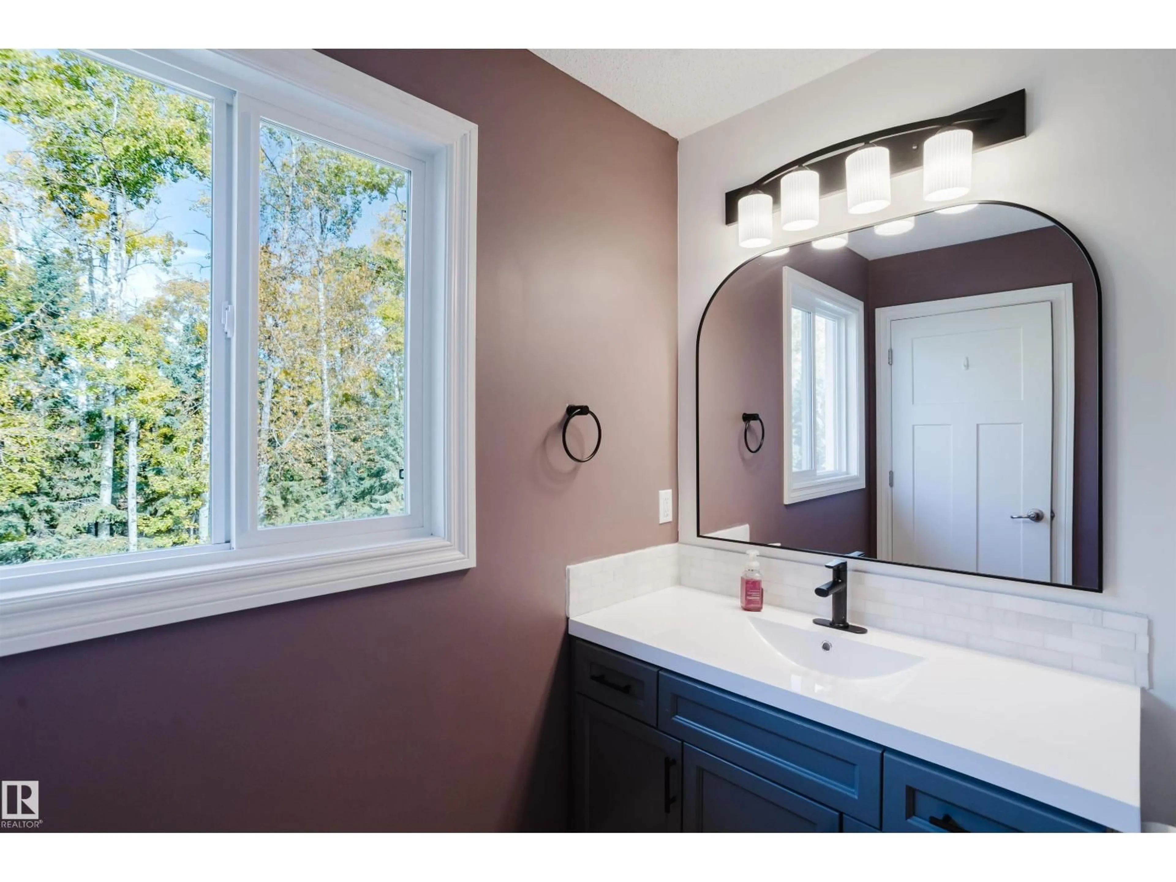 Contemporary bathroom, ceramic/tile floor for 44 HAMILTON CT, Spruce Grove Alberta T7X0K4