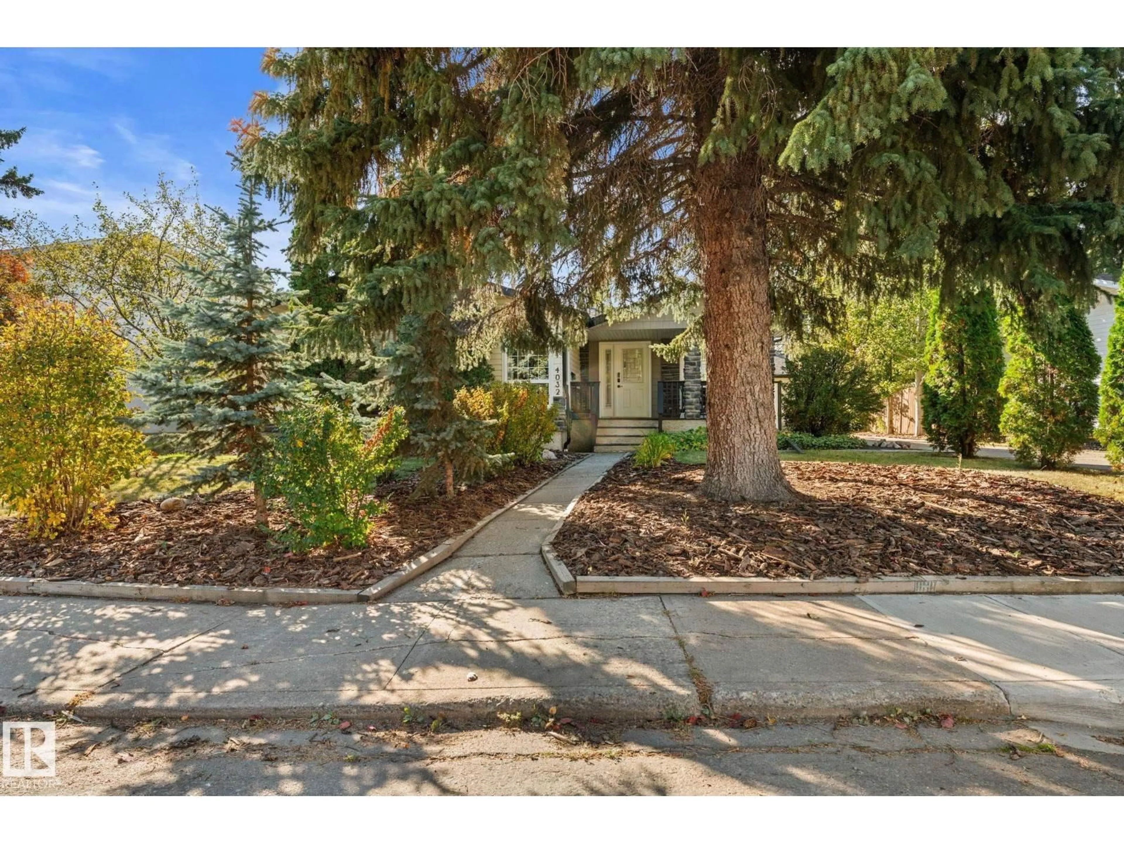 Unknown for NW - 4032 121 ST, Edmonton Alberta T6J1Y5
