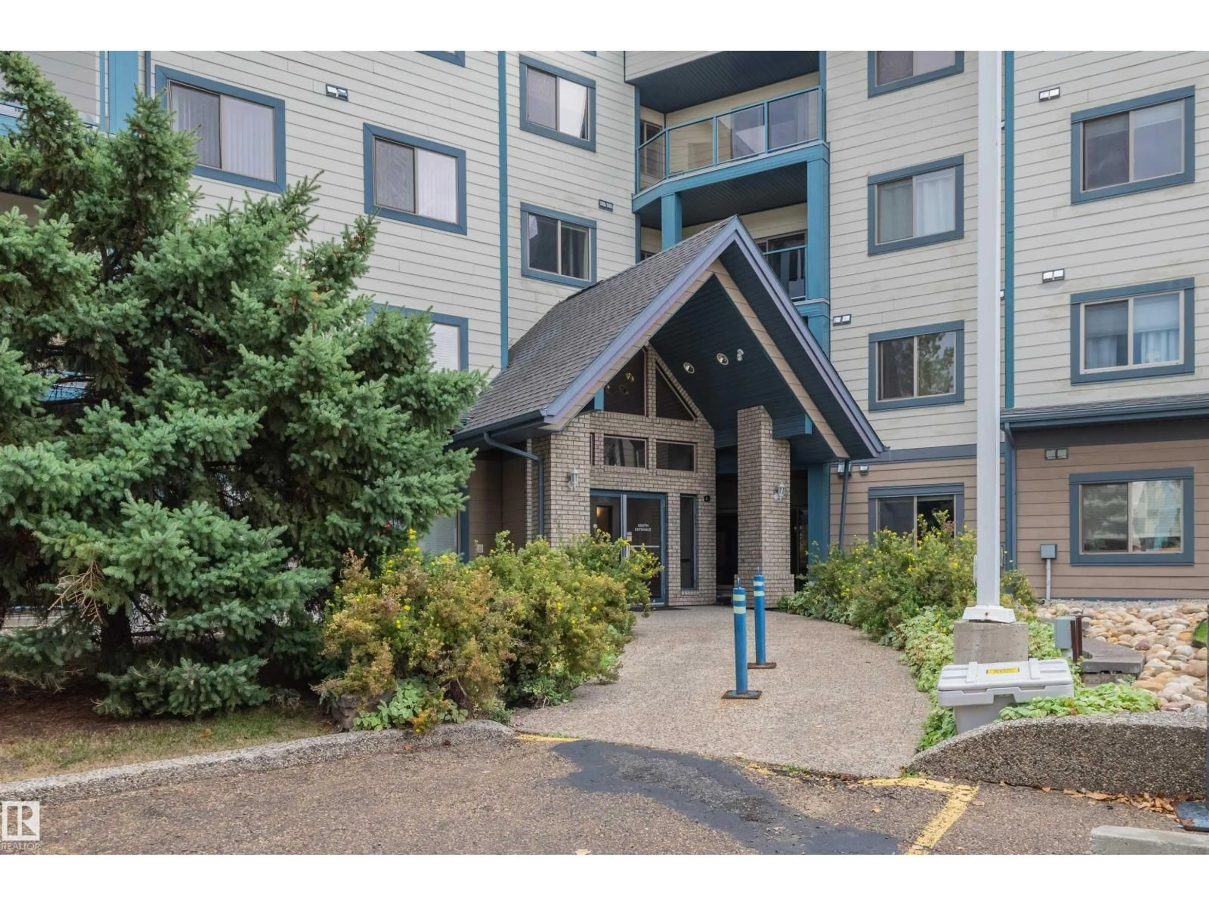 Indoor foyer for #223 - 2903 RABBIT HILL RD, Edmonton Alberta T6R3A3