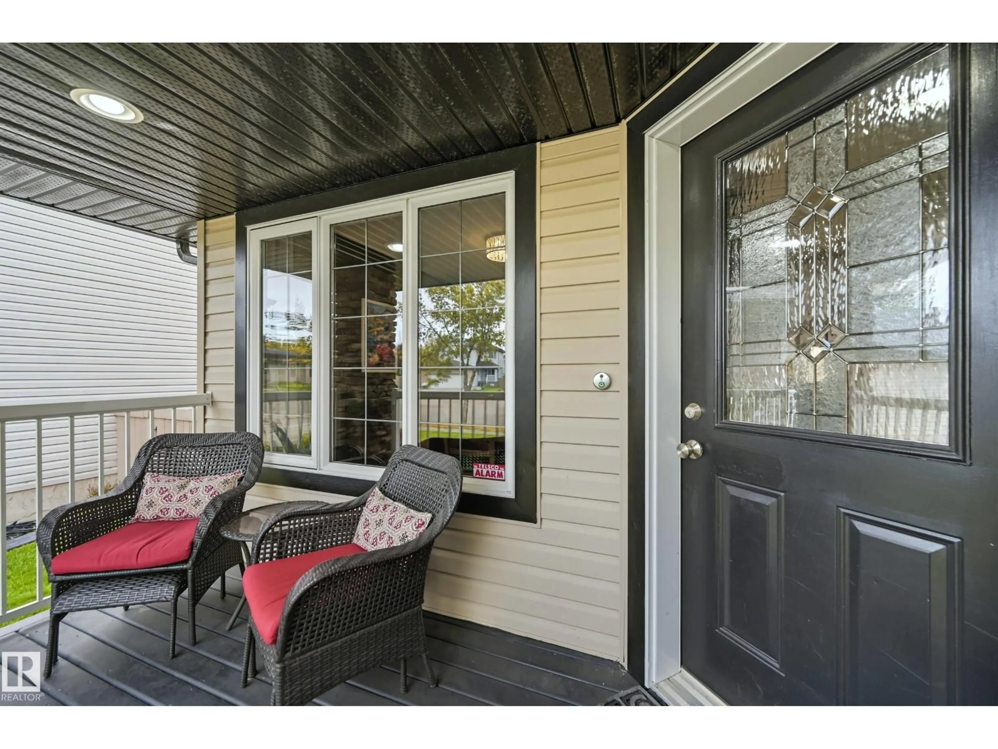 Indoor entryway for 5 VALLEY CL, Fort Saskatchewan Alberta T8L4P1