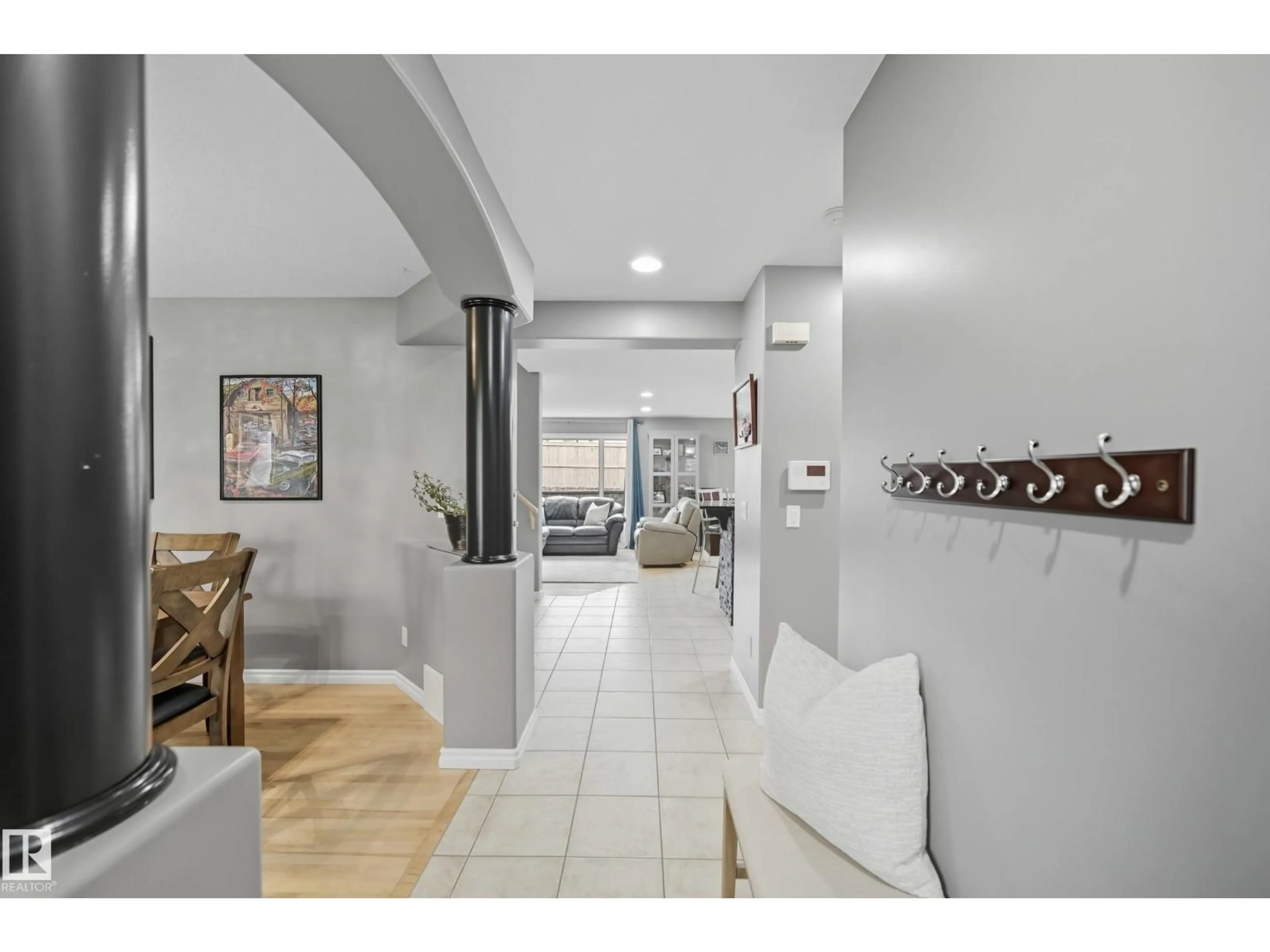 Indoor entryway for 5 VALLEY CL, Fort Saskatchewan Alberta T8L4P1