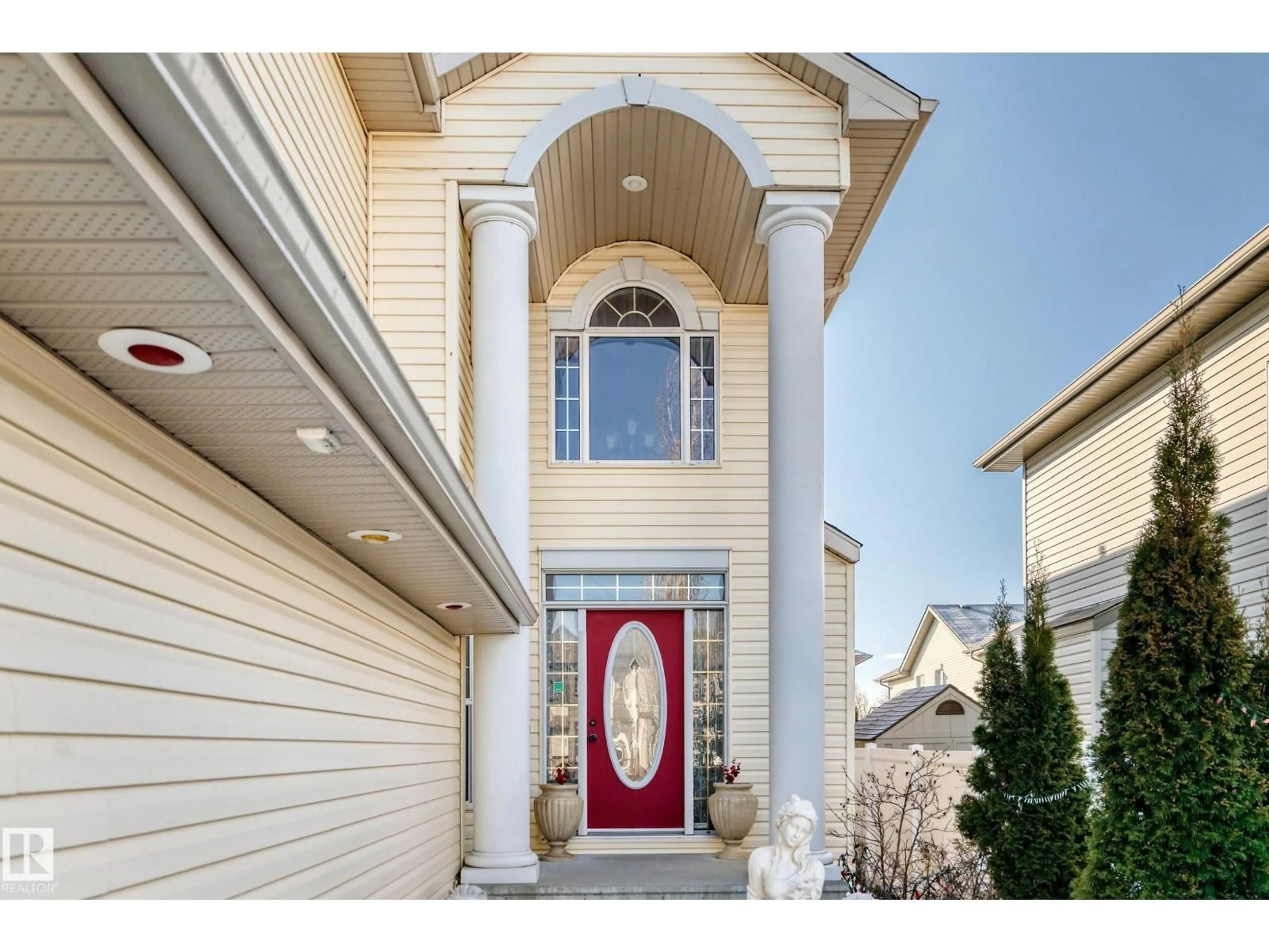 Indoor entryway for 3711 163 AV, Edmonton Alberta T5Y0H9