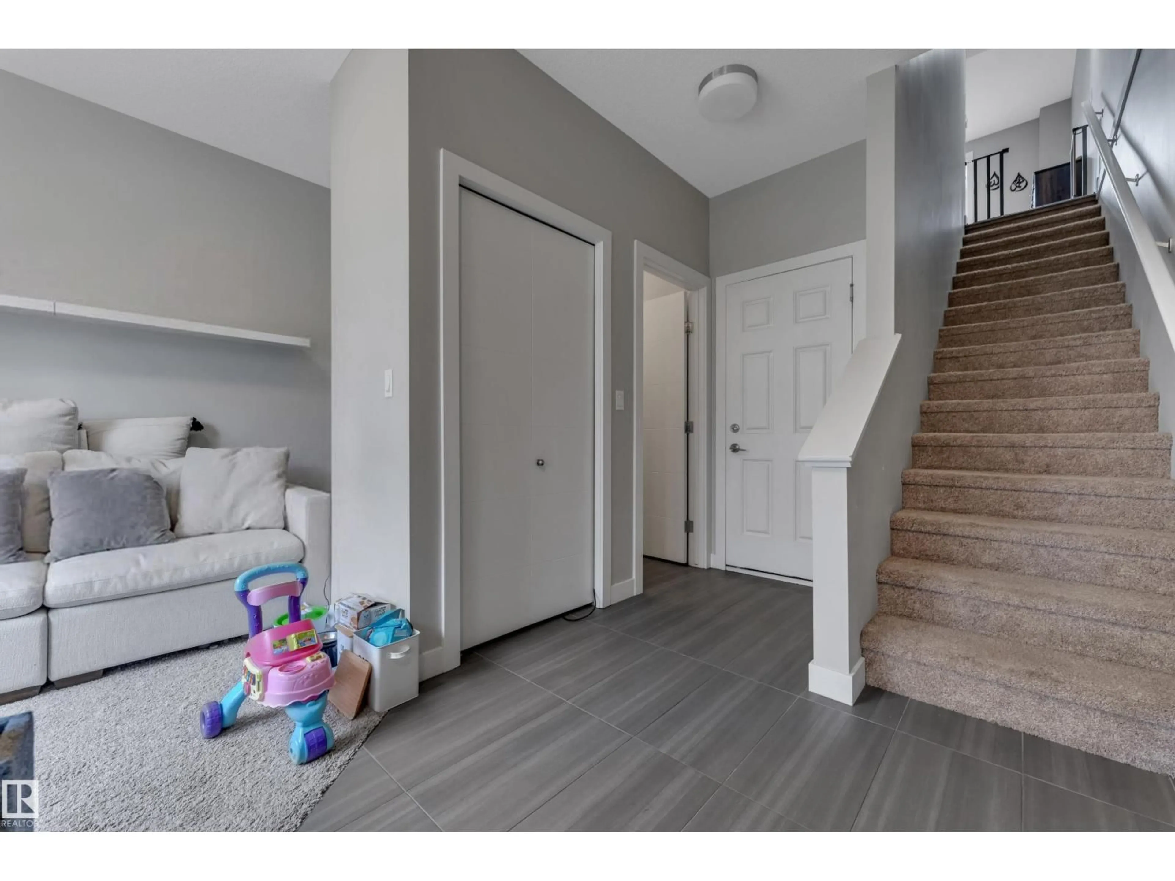 Indoor entryway for 126 2560 PEGASUS BV, Edmonton Alberta T5E6V4