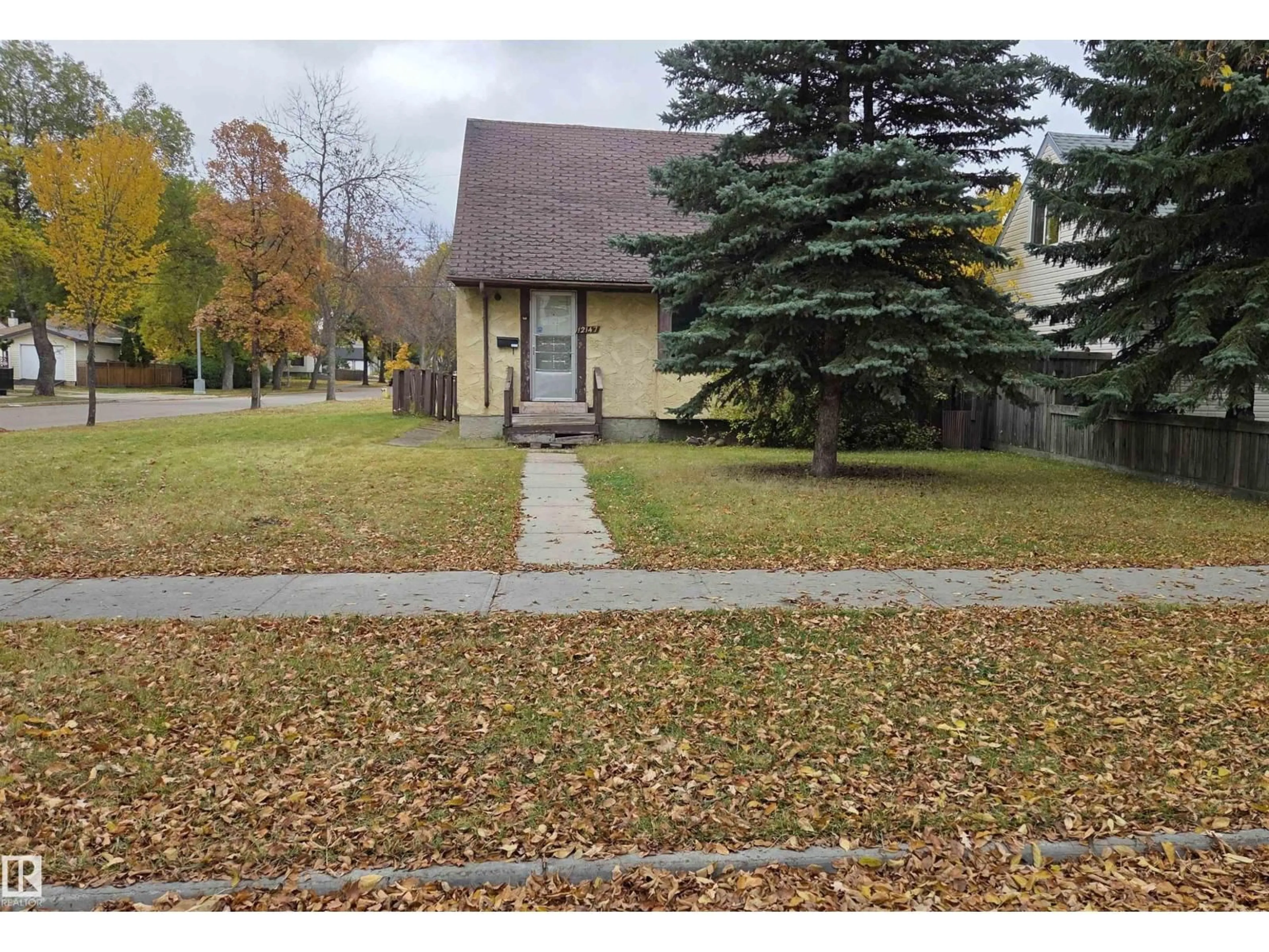 A pic from outside/outdoor area/front of a property/back of a property/a pic from drone, street for NW - 12147 126 ST, Edmonton Alberta T5L0W6