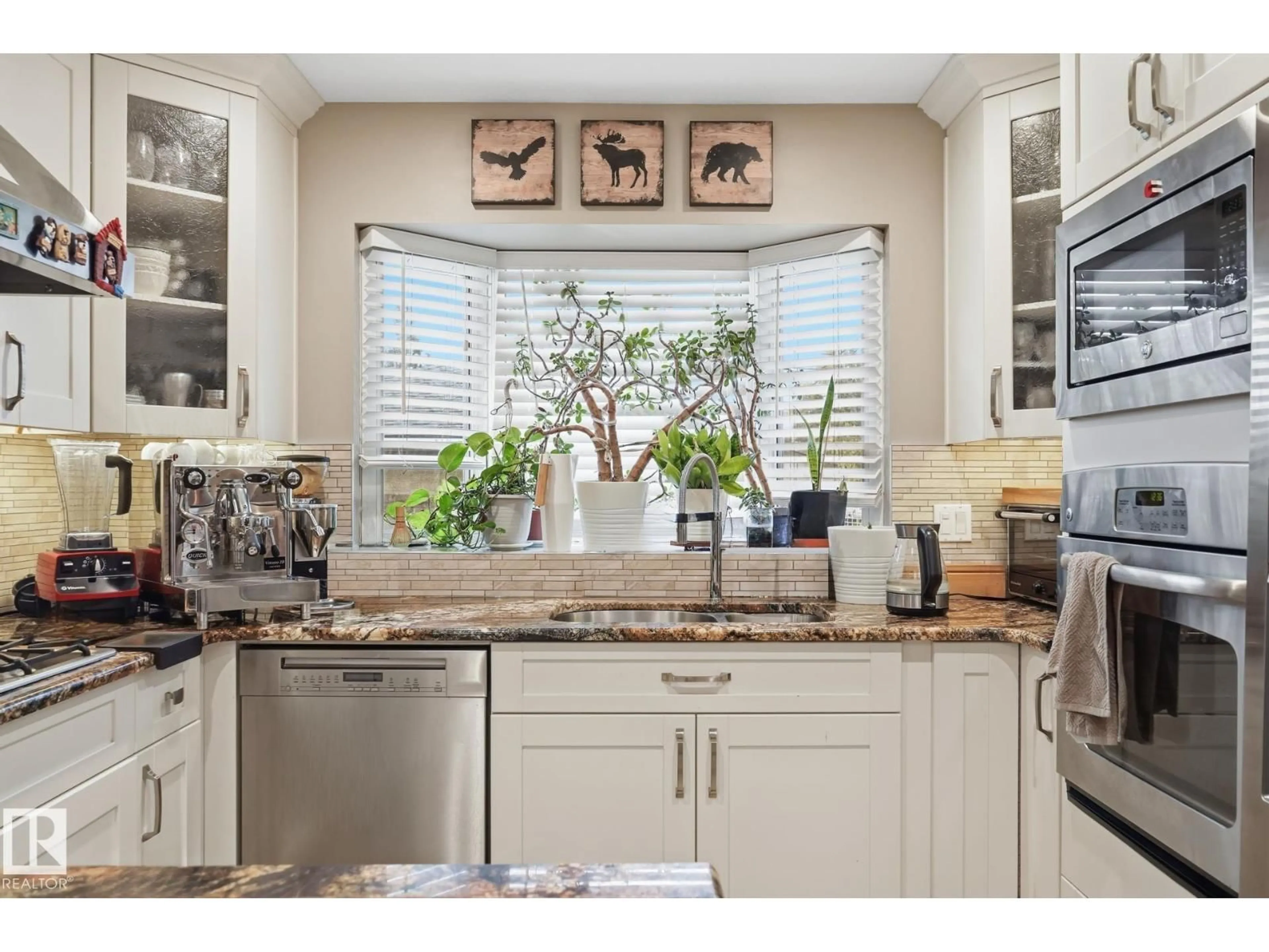 Open concept kitchen, ceramic/tile floor for 8408 54 ST, Edmonton Alberta T6B1H1