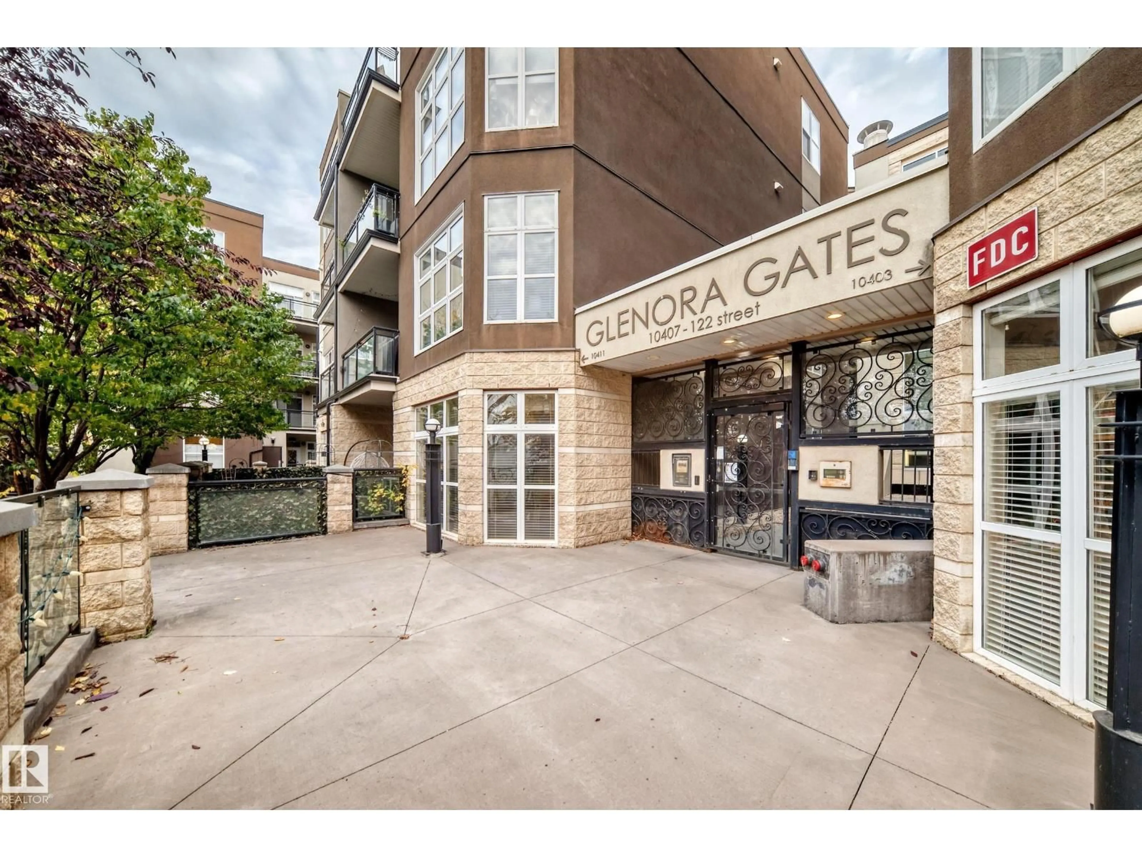 Indoor foyer for 432 - 10407 122 ST, Edmonton Alberta T5N4B8