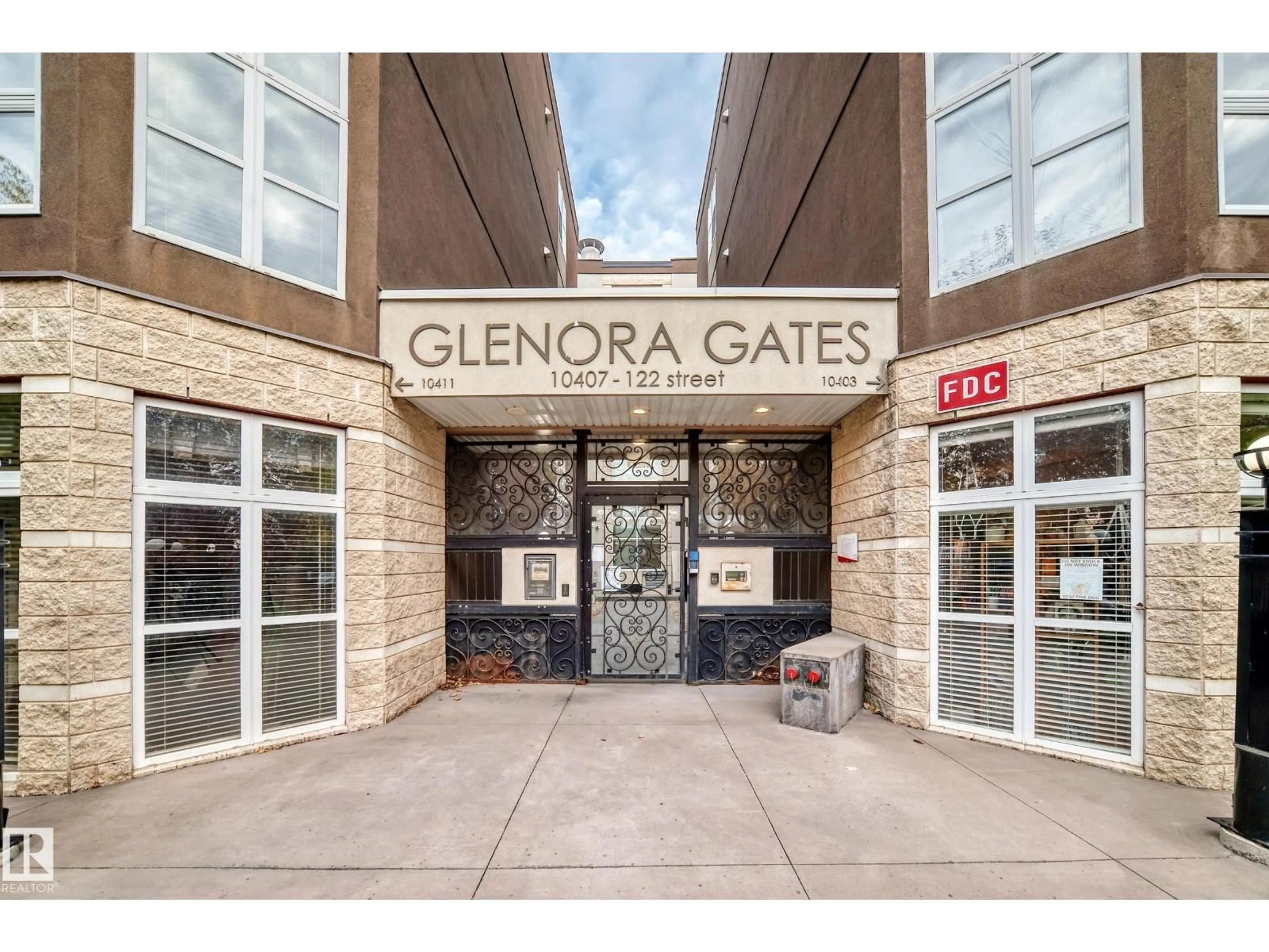 Indoor foyer for 432 - 10407 122 ST, Edmonton Alberta T5N4B8