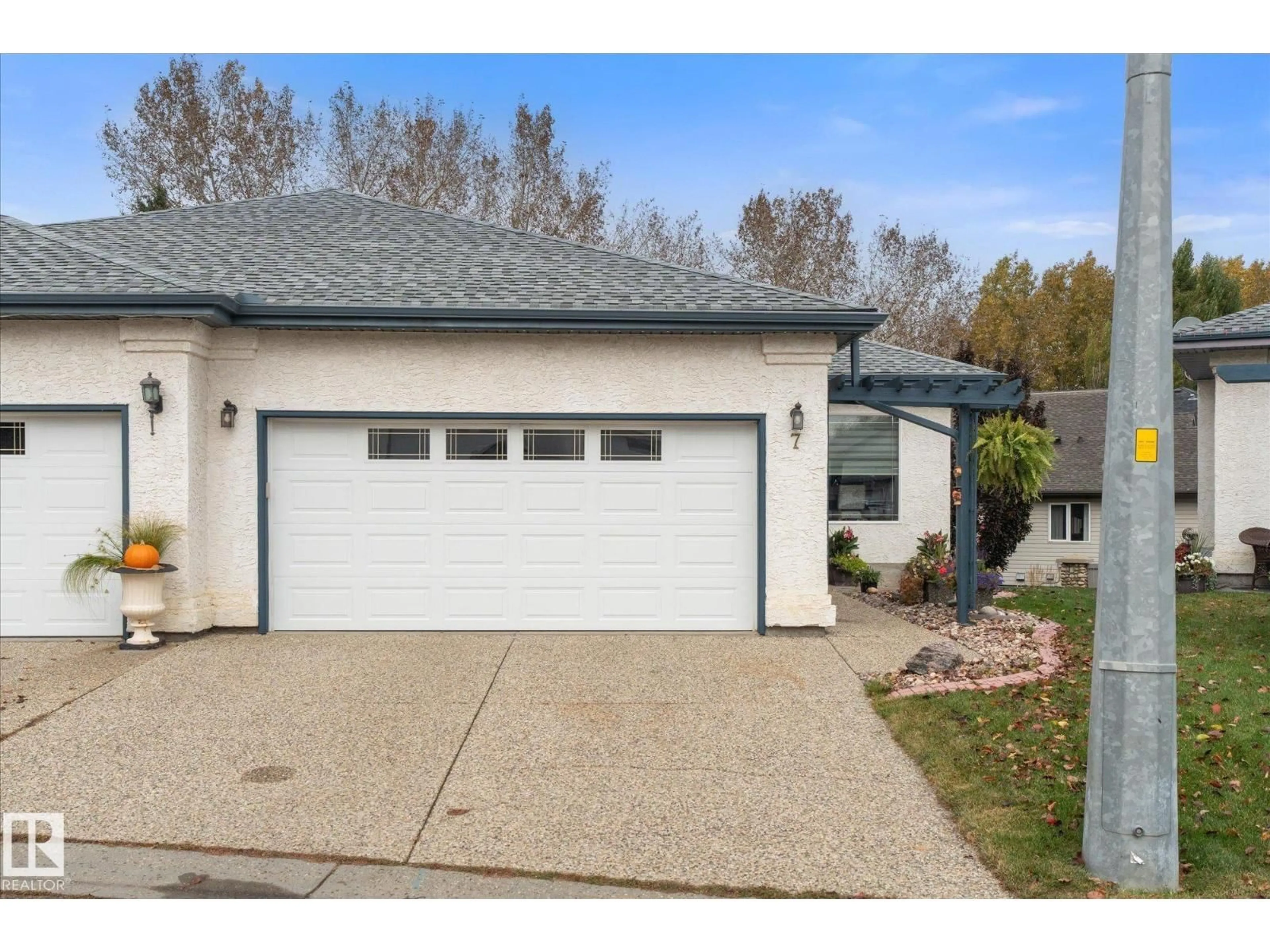Indoor garage for 7 LINKSIDE PL, Spruce Grove Alberta T7X3C5