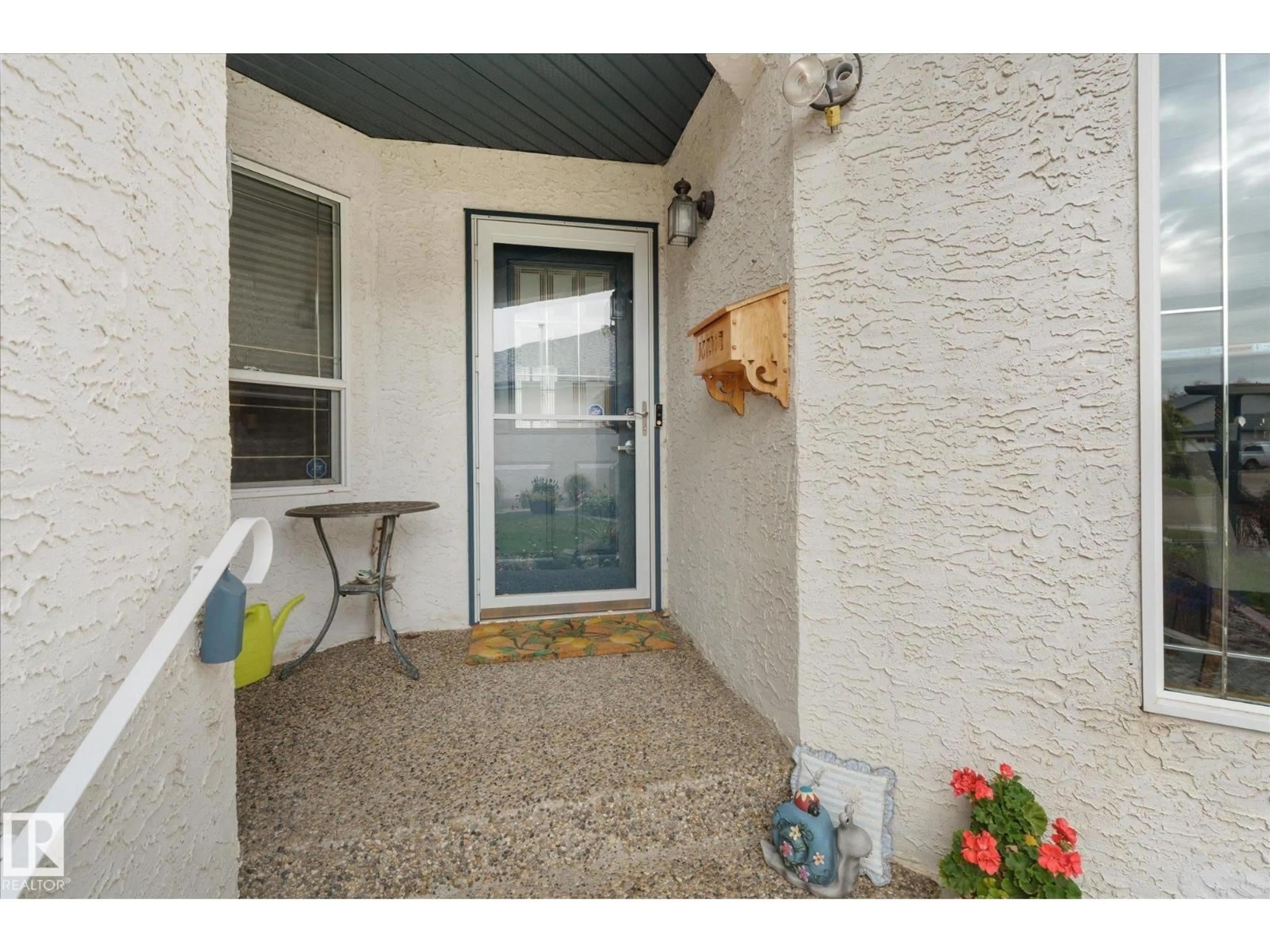 Indoor entryway for 7 LINKSIDE PL, Spruce Grove Alberta T7X3C5
