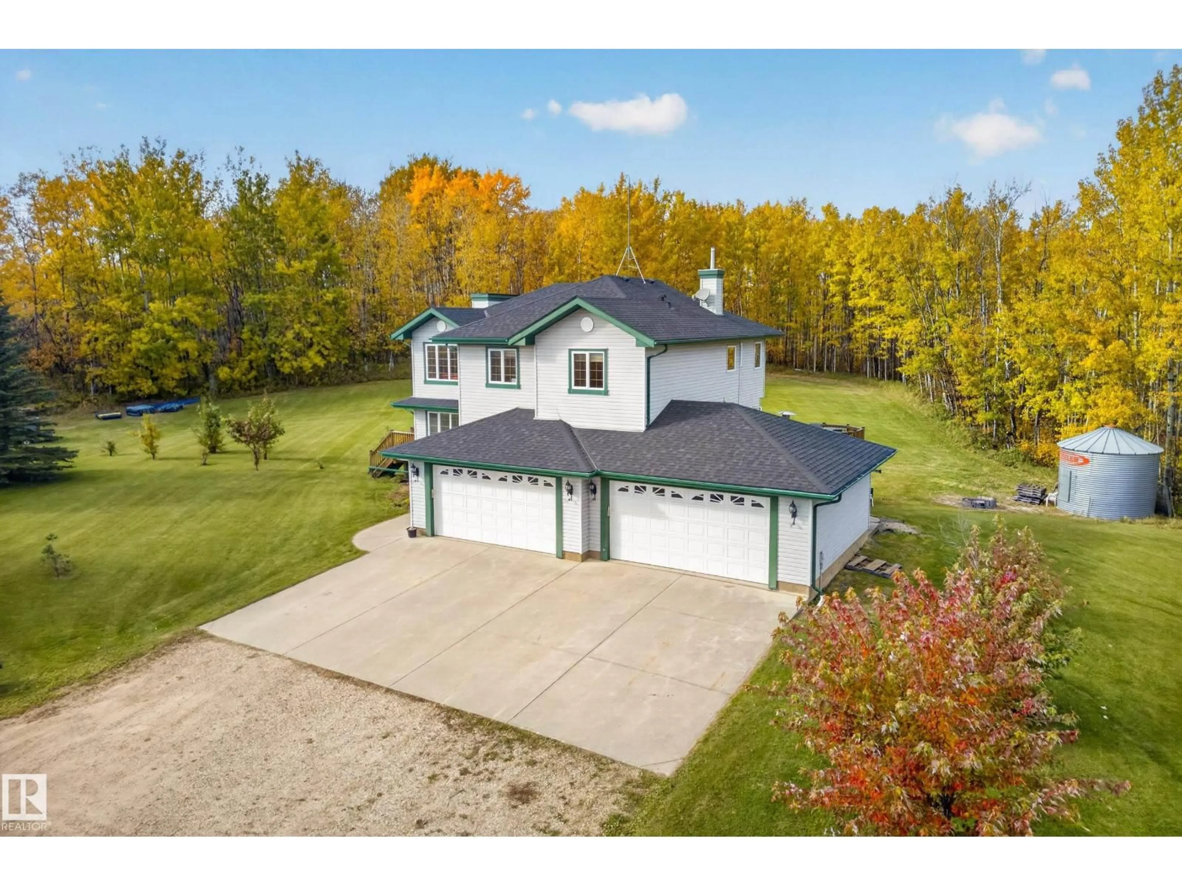 A pic from outside/outdoor area/front of a property/back of a property/a pic from drone, unknown for 1130 TWP ROAD 535, Rural Parkland County Alberta T7Y0B3