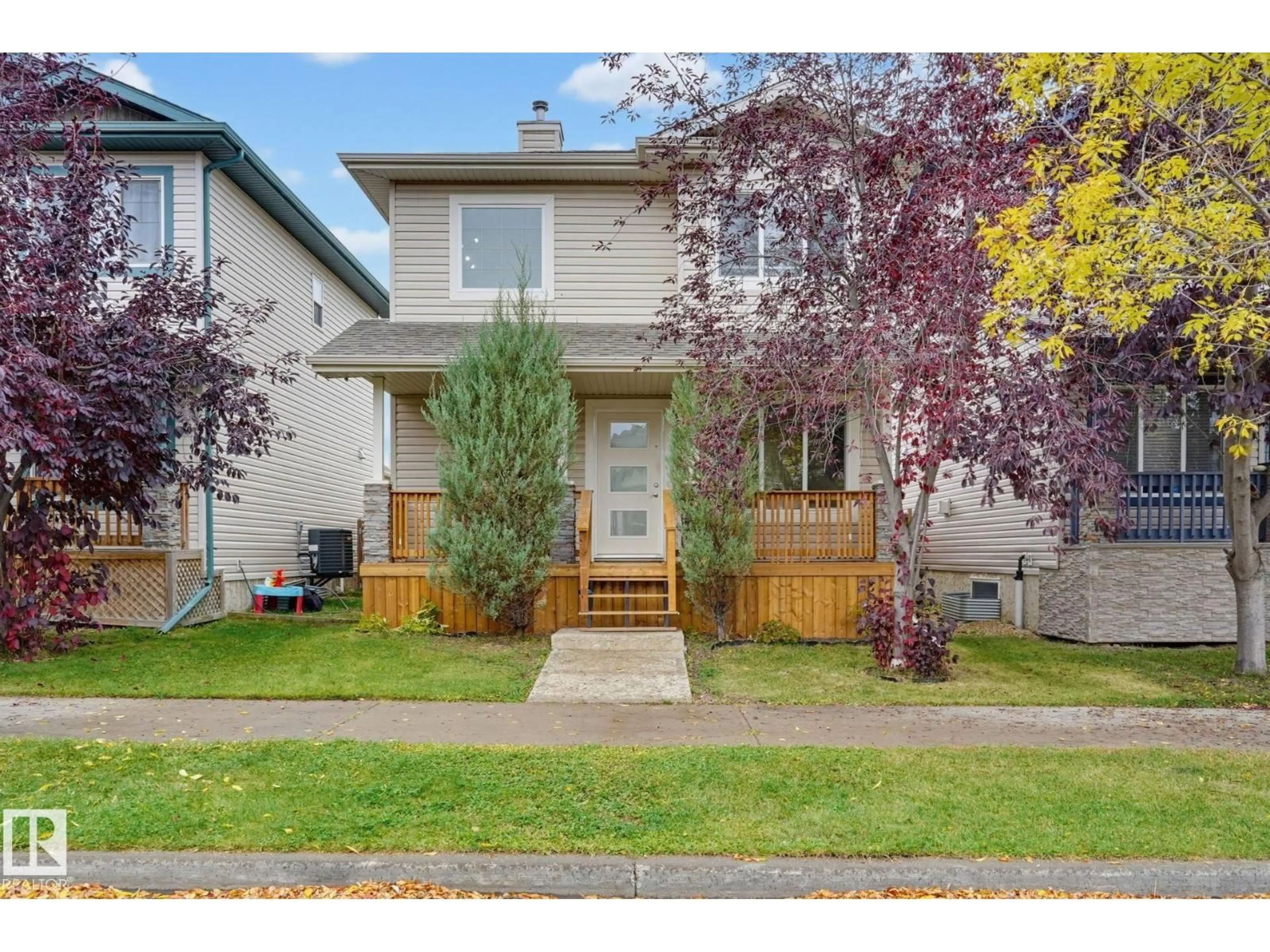 Home with vinyl exterior material, street for 17 VISTA, Spruce Grove Alberta T7X4P6