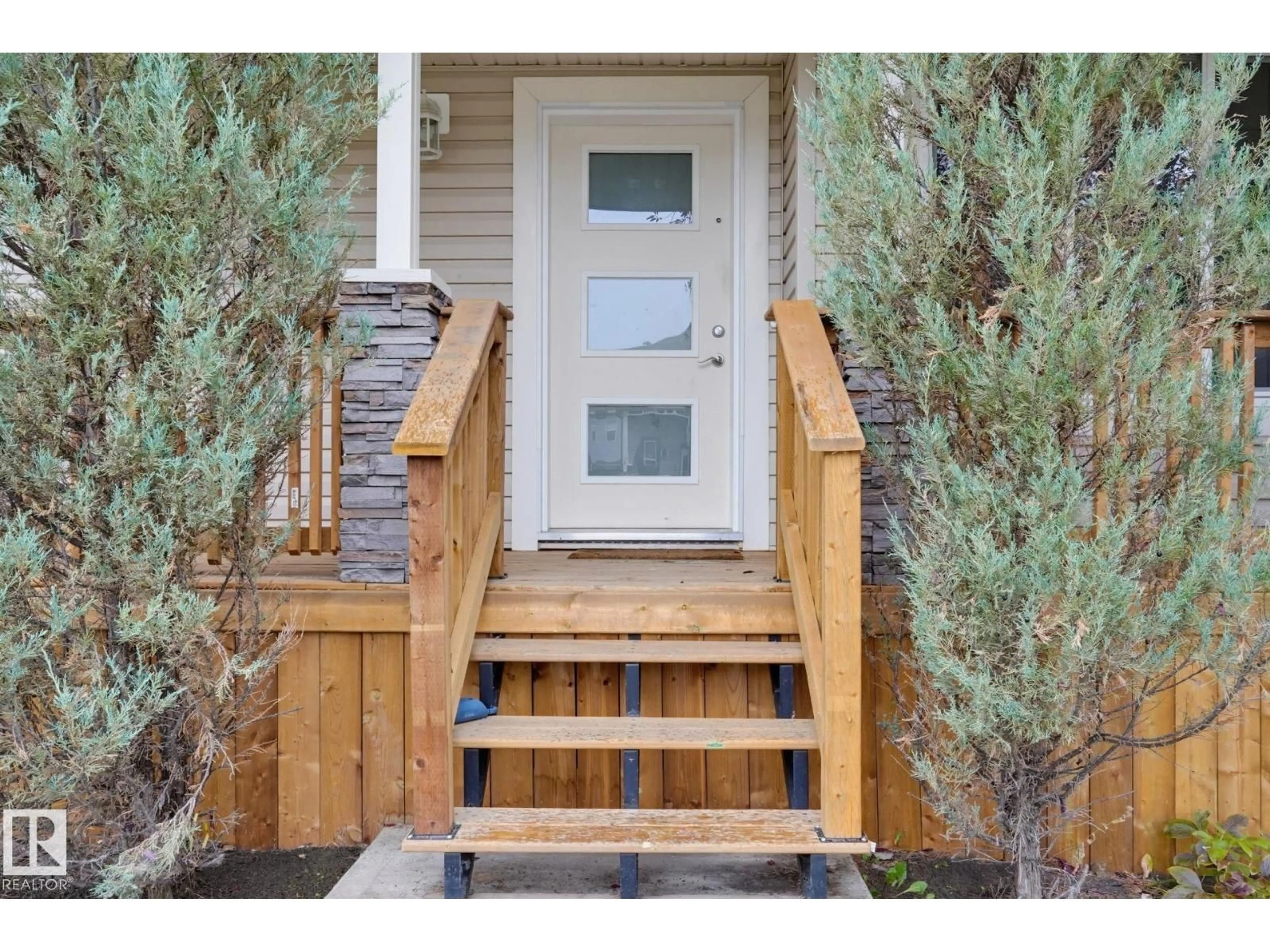 Indoor entryway for 17 VISTA, Spruce Grove Alberta T7X4P6