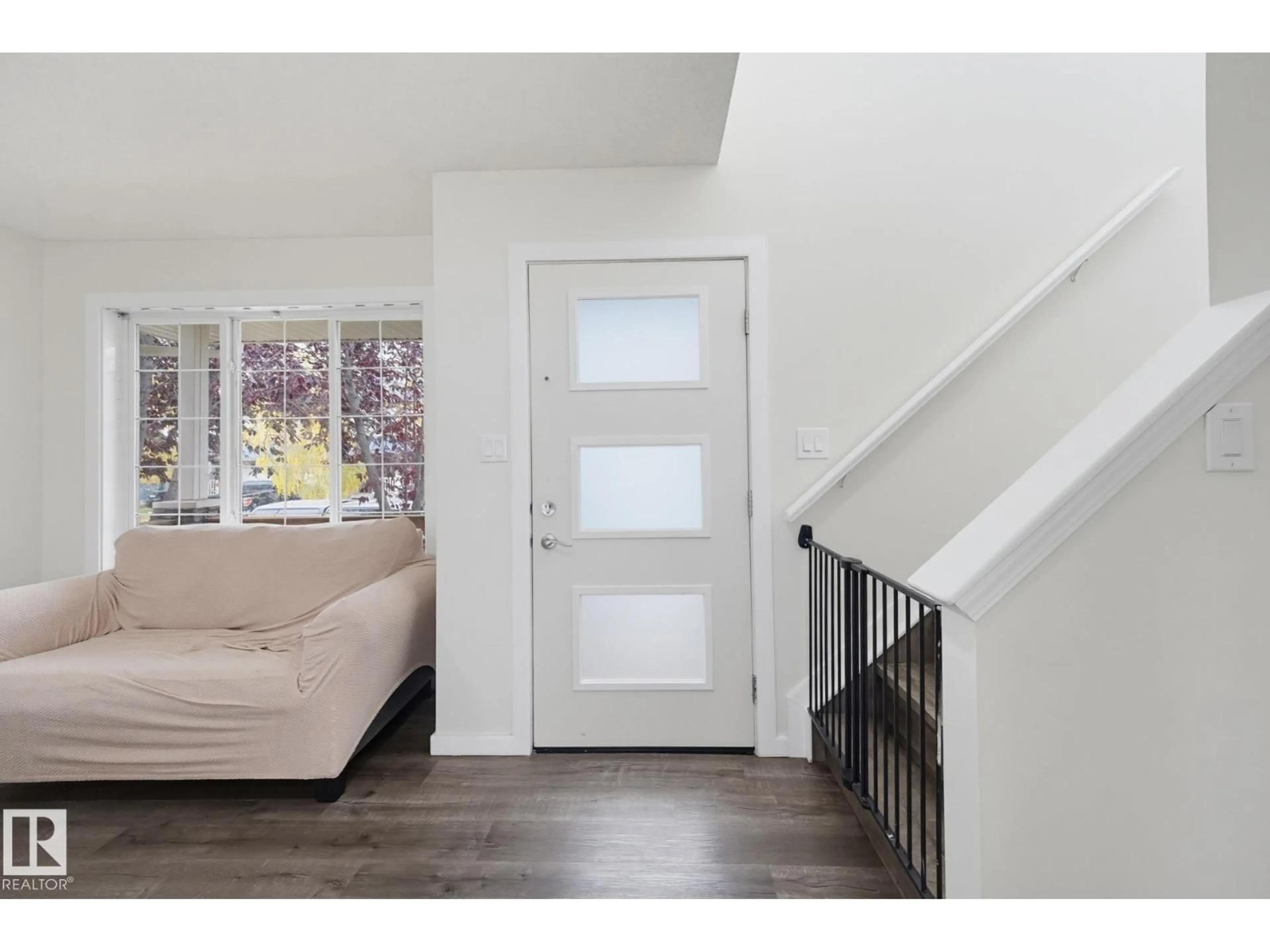 Indoor entryway for 17 VISTA, Spruce Grove Alberta T7X4P6
