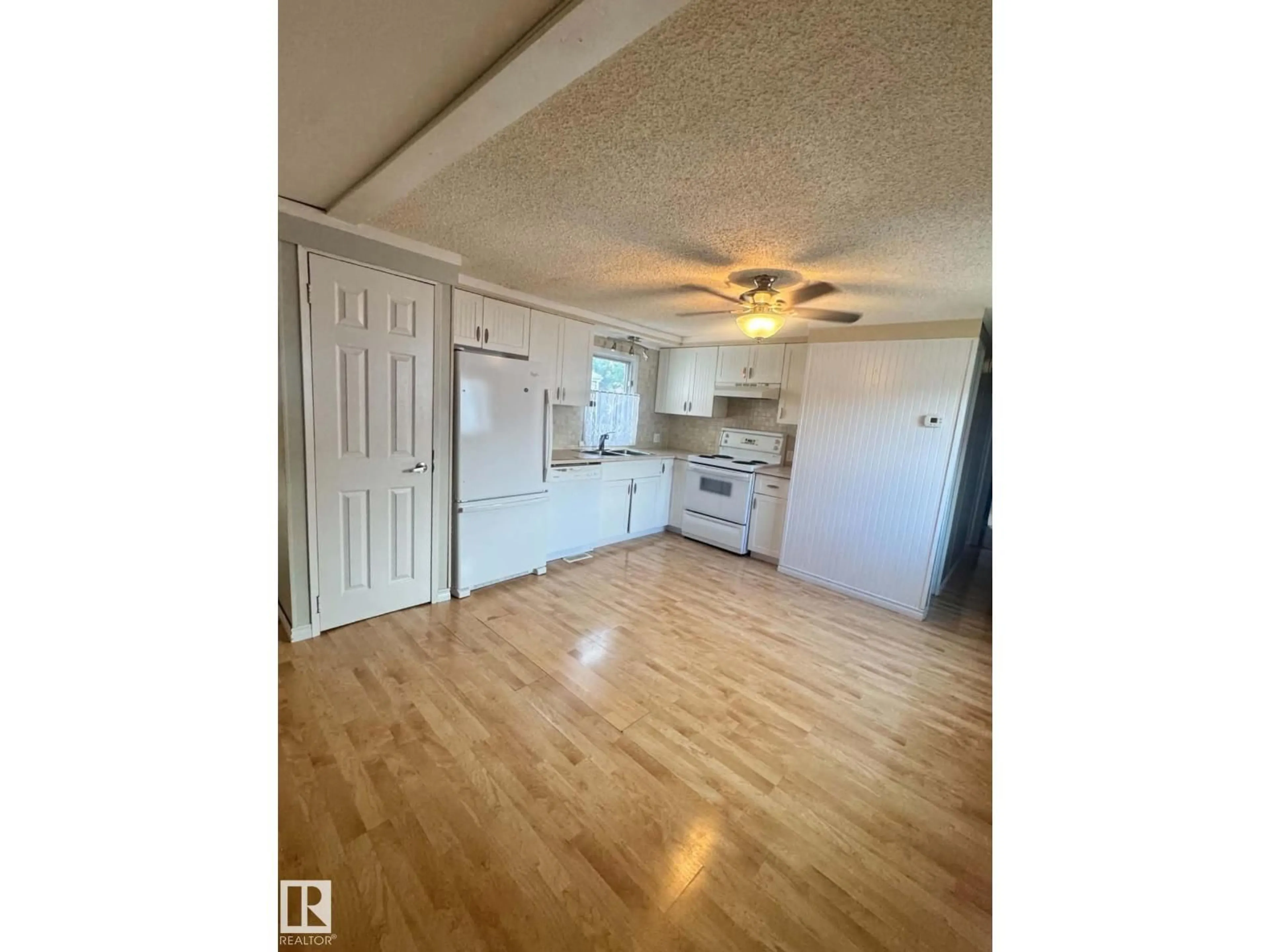 A pic of a room for 2415 OAK WY, Edmonton Alberta T5S1T7