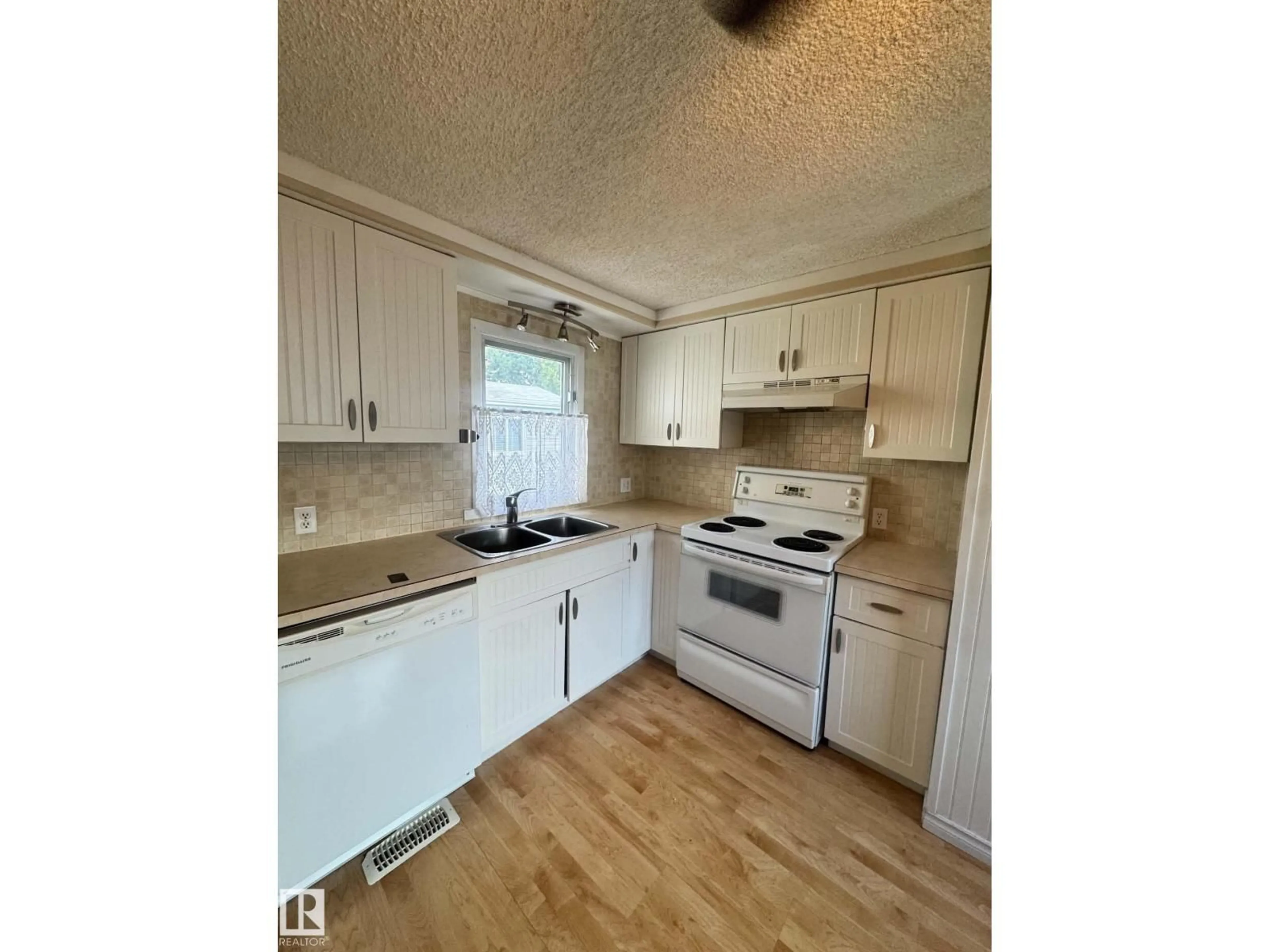 Standard kitchen, unknown for 2415 OAK WY, Edmonton Alberta T5S1T7