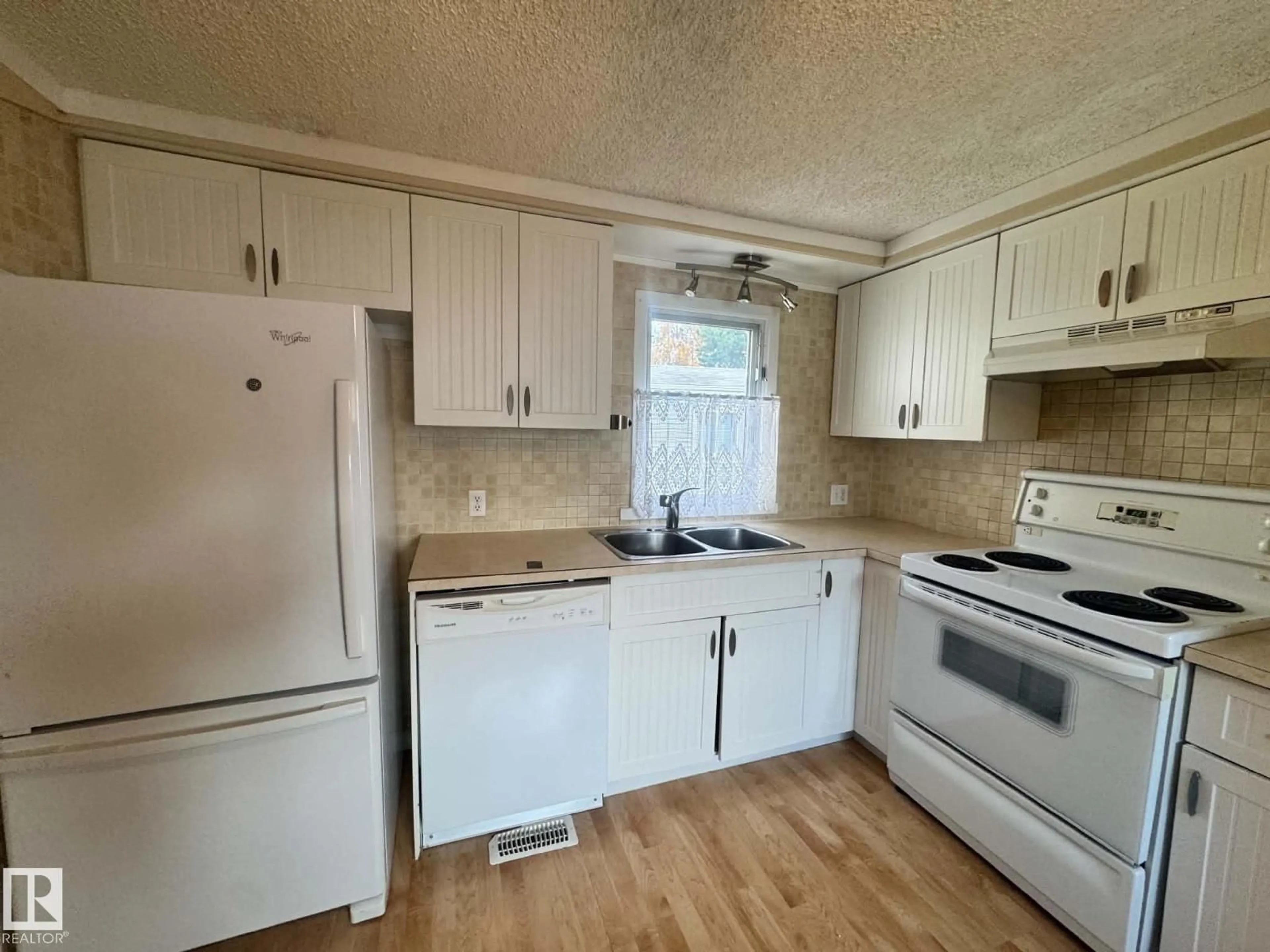 Standard kitchen, unknown for 2415 OAK WY, Edmonton Alberta T5S1T7