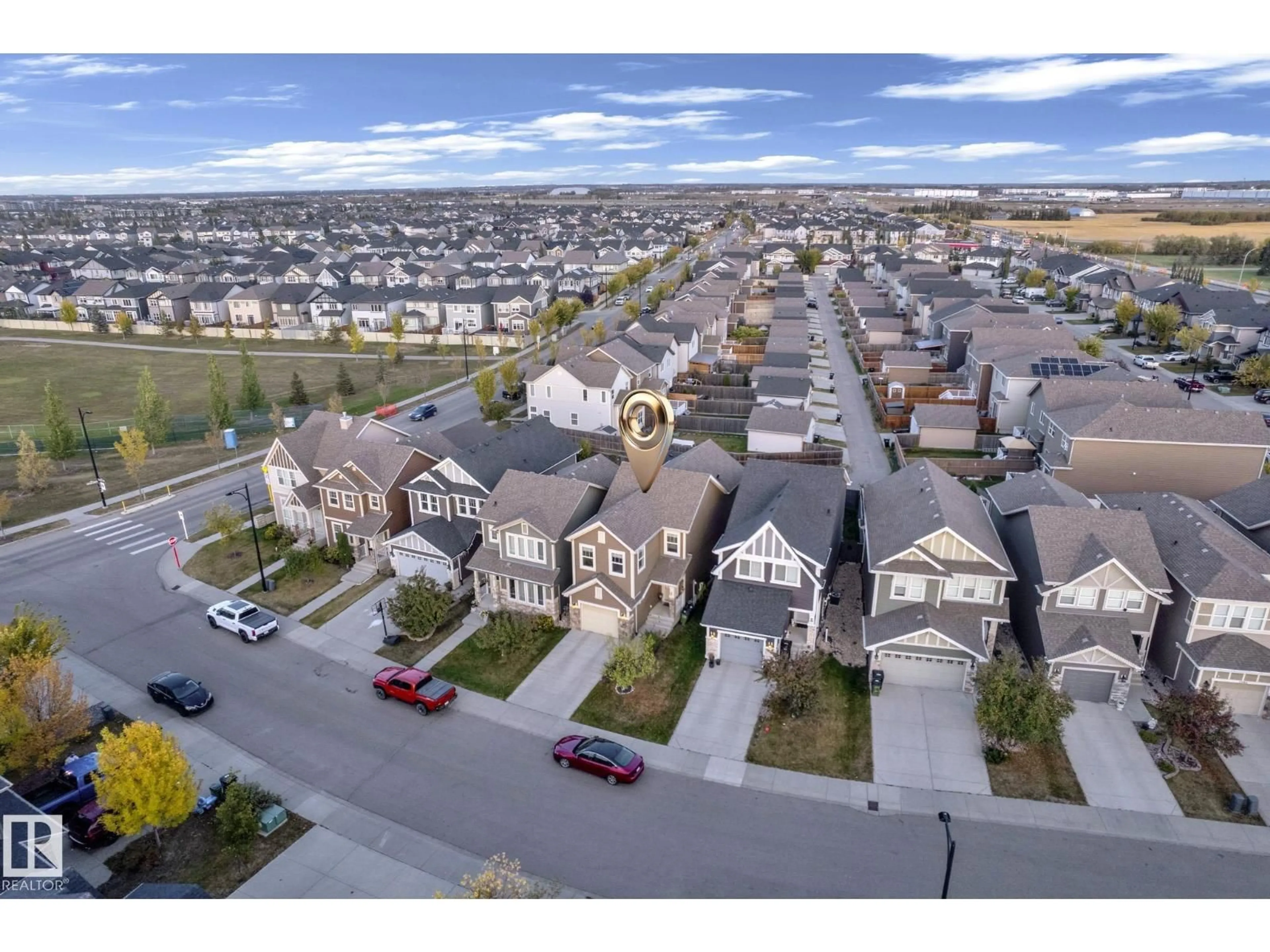 A pic from outside/outdoor area/front of a property/back of a property/a pic from drone, street for 5914 ANTHONY CR, Edmonton Alberta T6W3H4