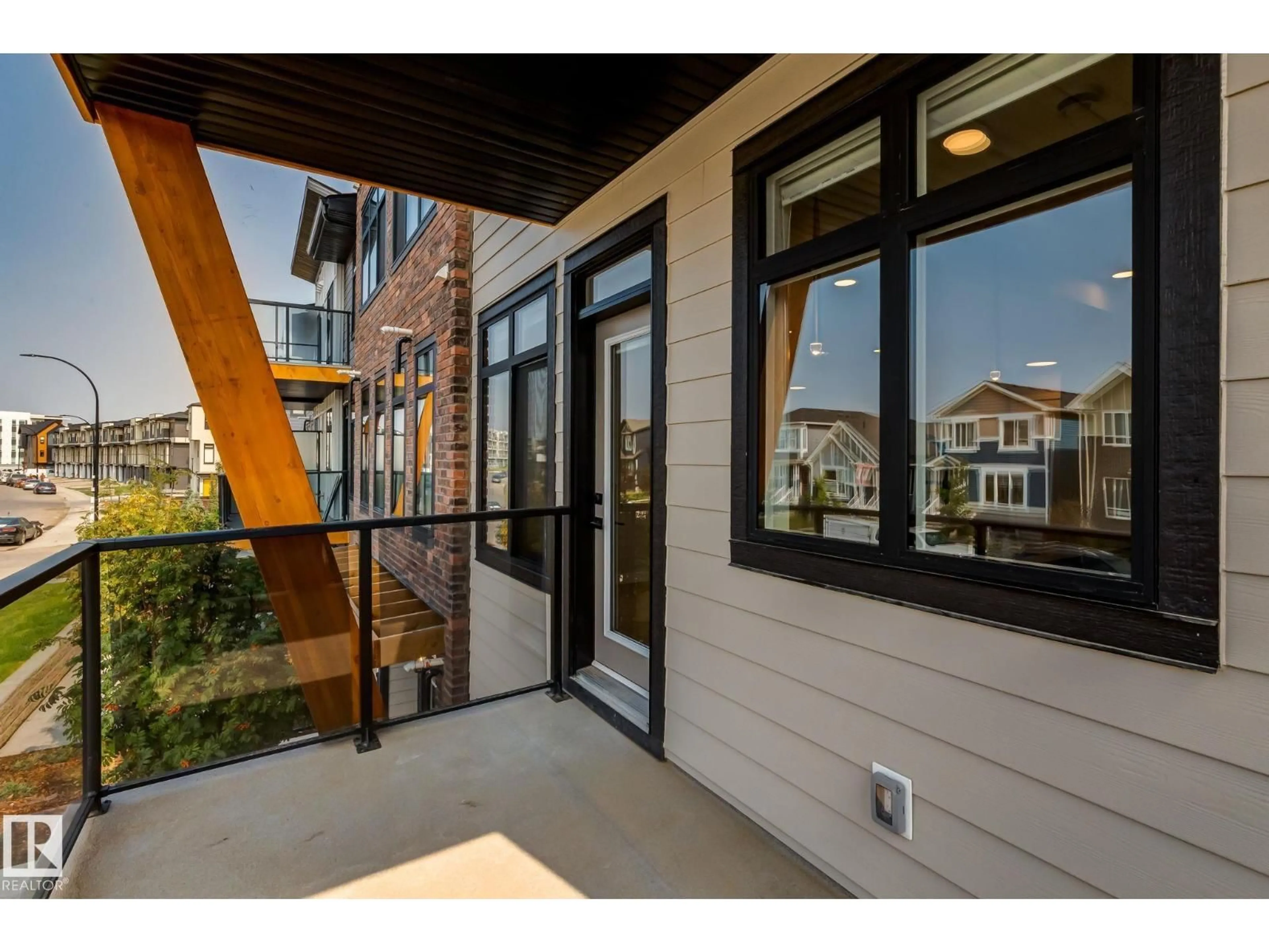 Indoor entryway for #11 - 16231 19 AV, Edmonton Alberta T6W5C6