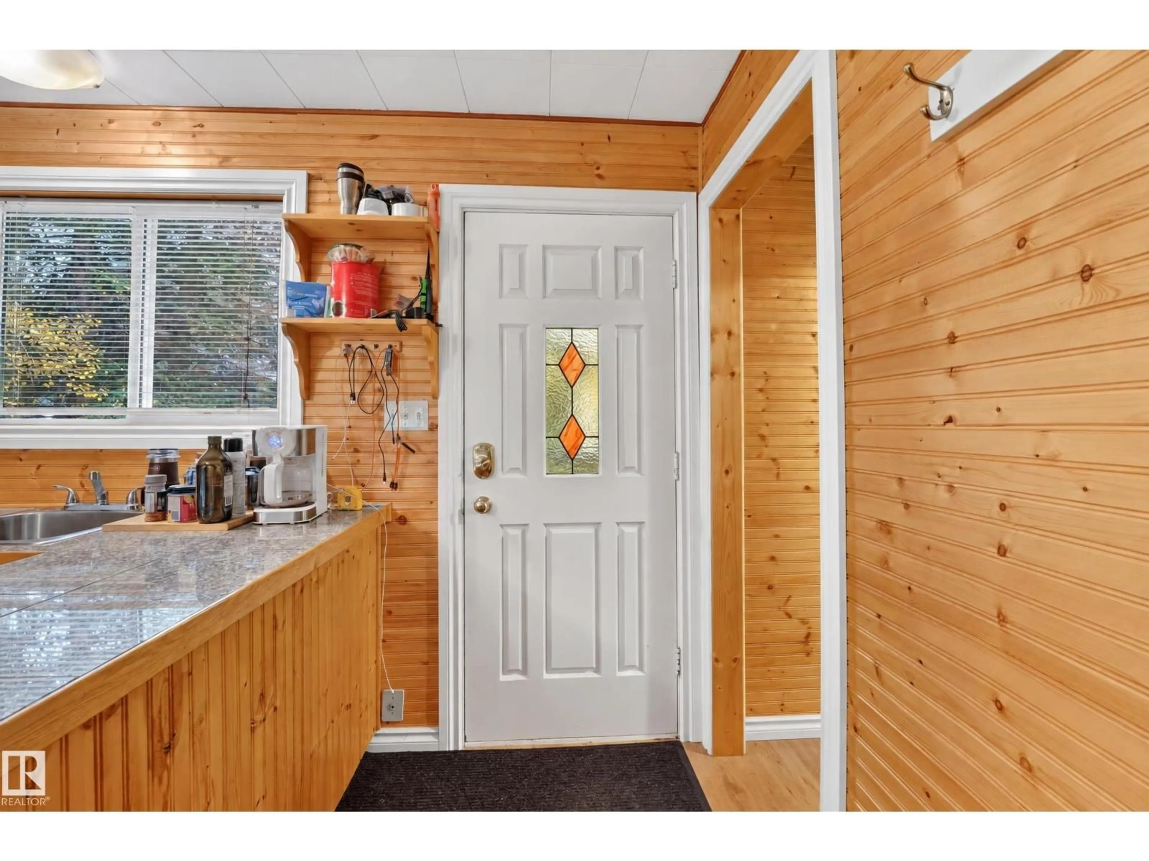 Indoor entryway for 5 ALDER AV, Rural Lac Ste. Anne County Alberta T0E0L0