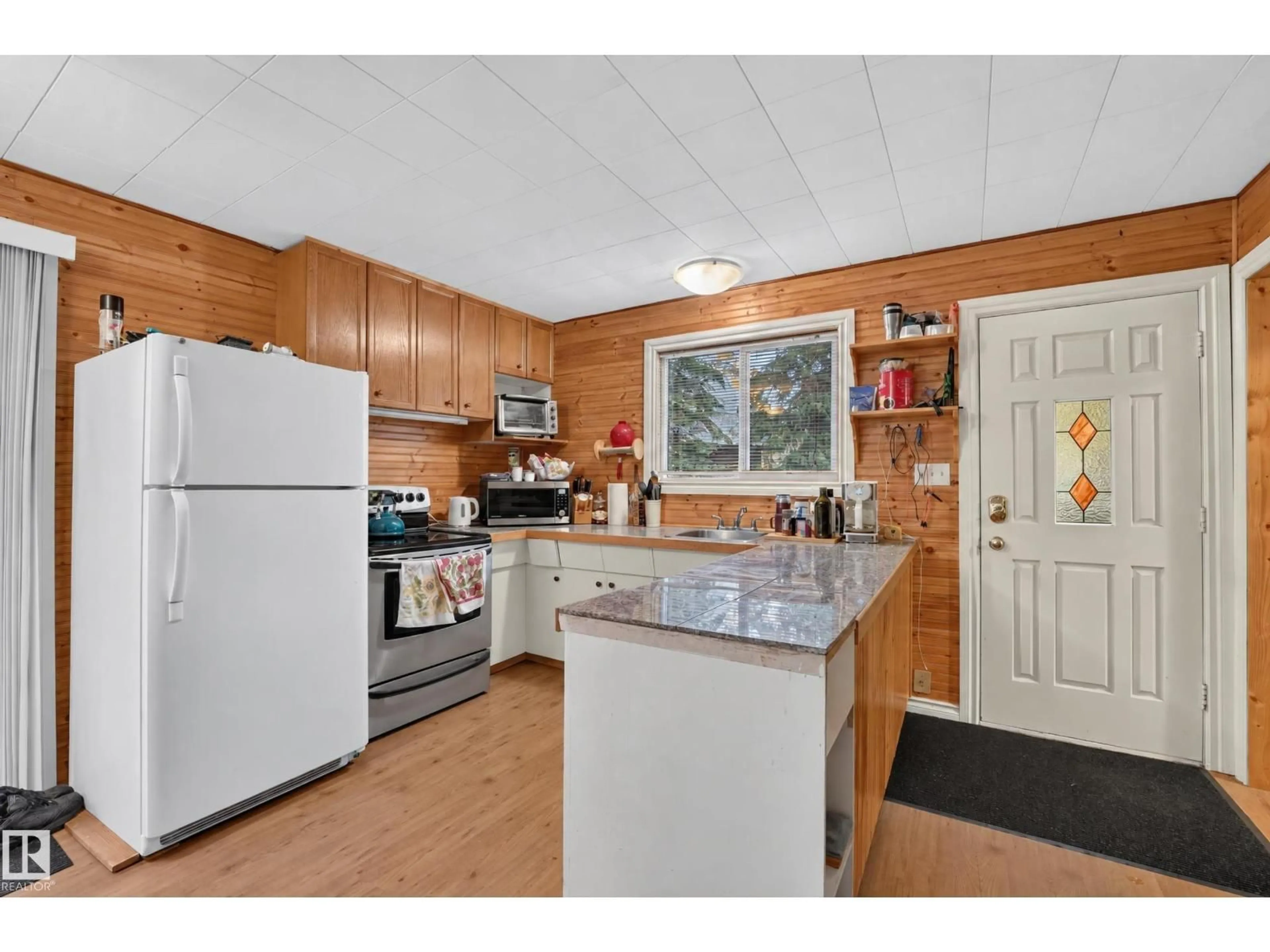 Standard kitchen, unknown for 5 ALDER AV, Rural Lac Ste. Anne County Alberta T0E0L0