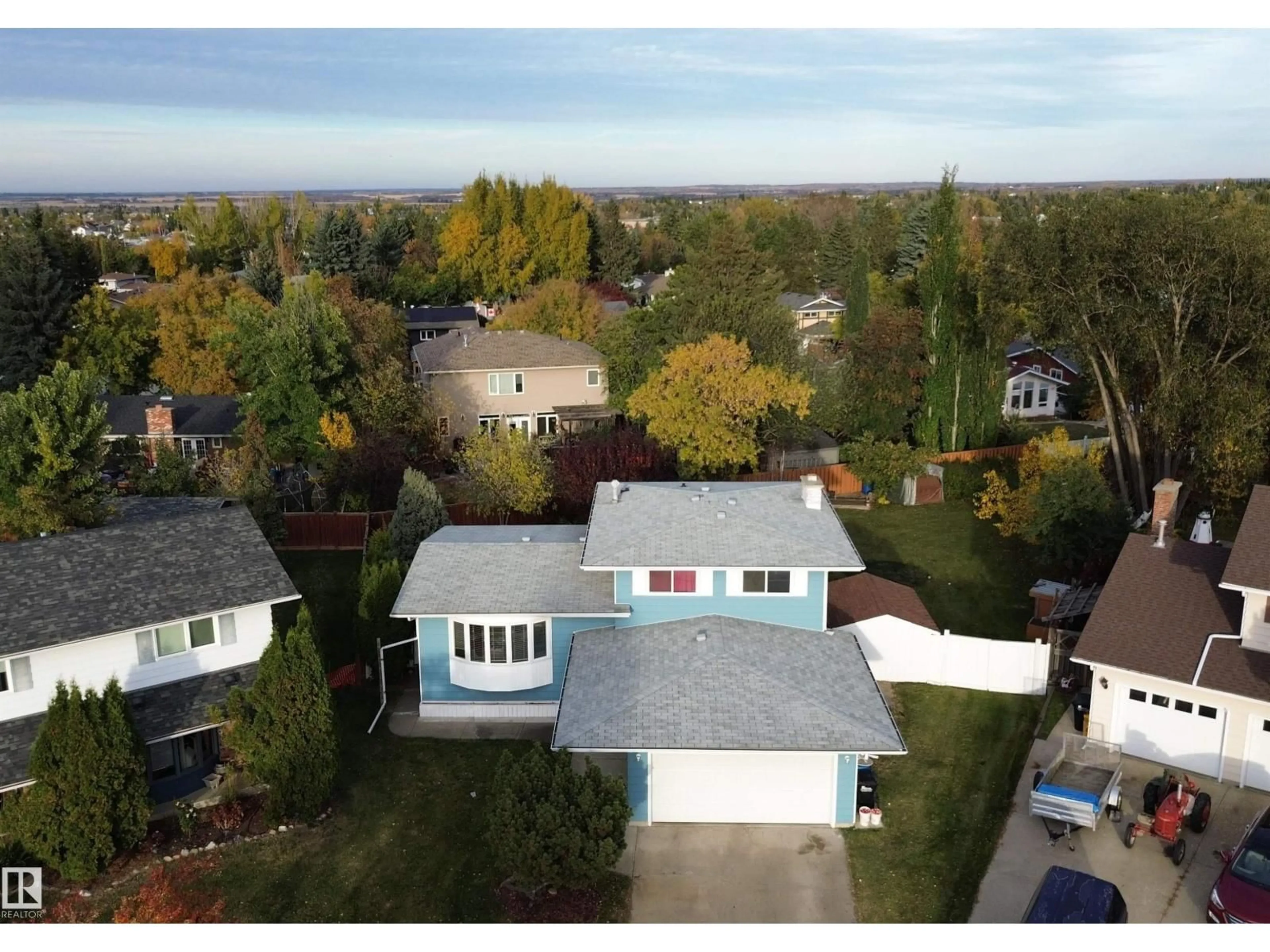 A pic from outside/outdoor area/front of a property/back of a property/a pic from drone, street for 4020 GALLOWAY BA, Sherwood Park Alberta T8A2L4