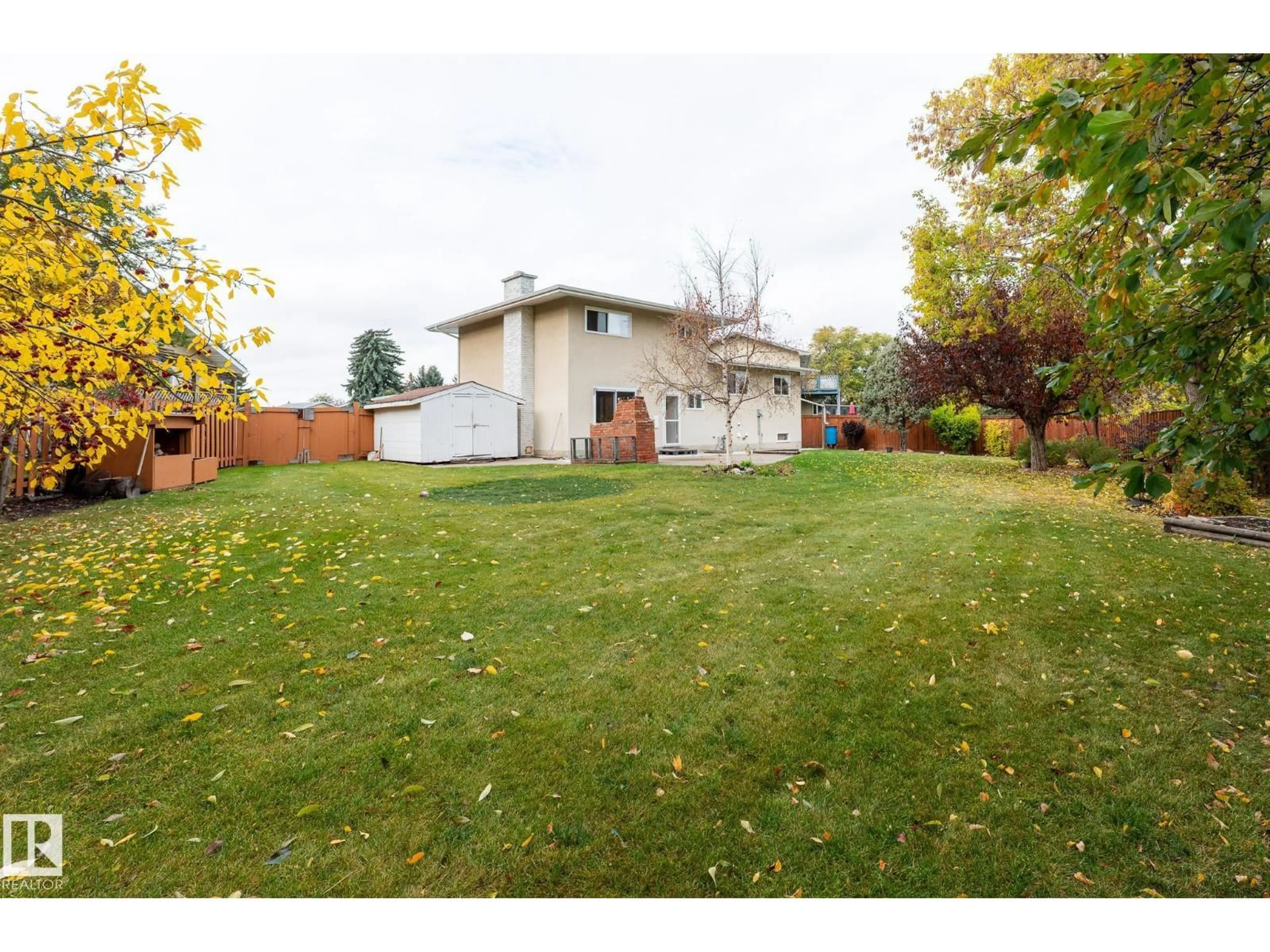 A pic from outside/outdoor area/front of a property/back of a property/a pic from drone, street for 4020 GALLOWAY BA, Sherwood Park Alberta T8A2L4