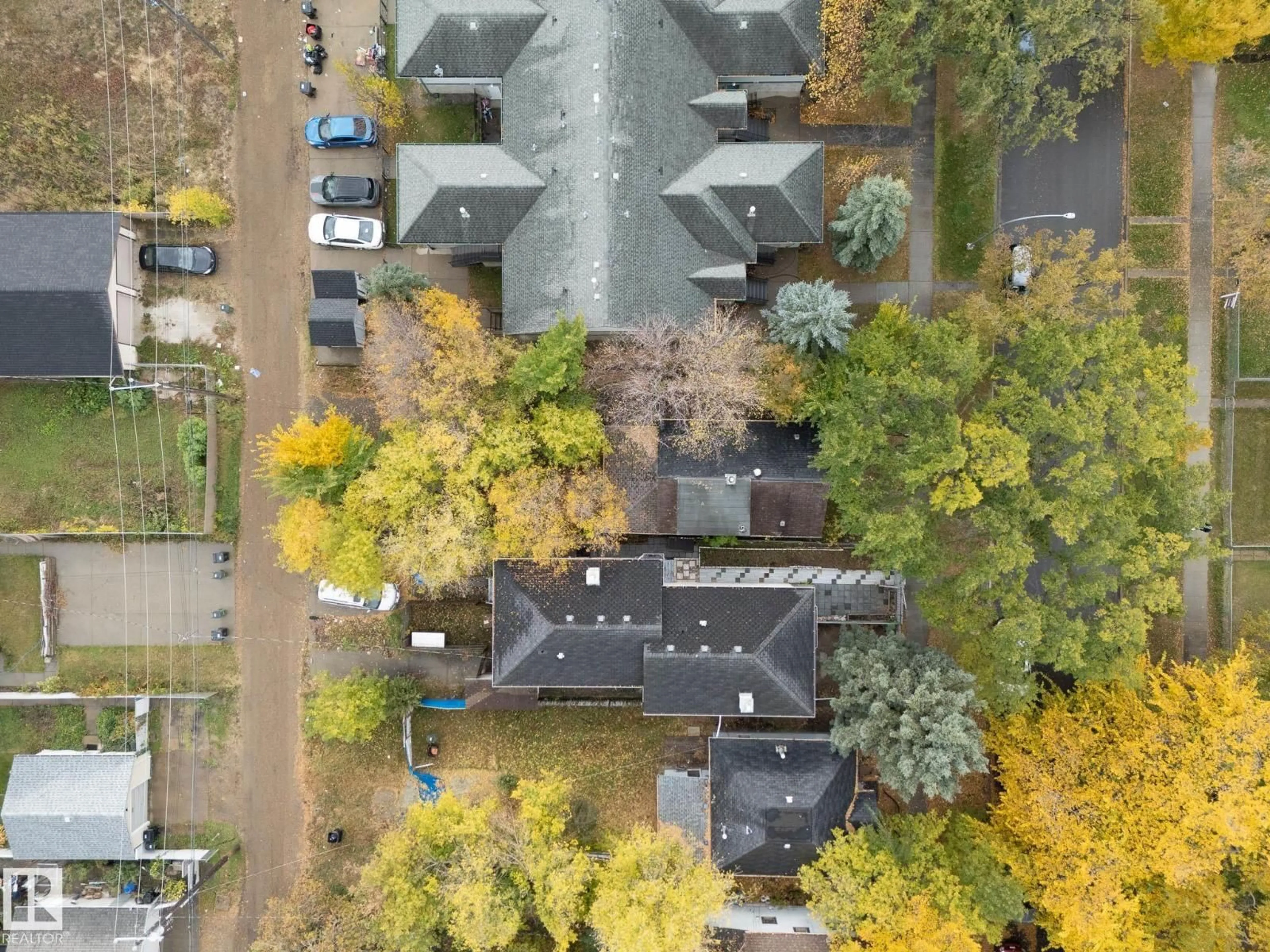 A pic from outside/outdoor area/front of a property/back of a property/a pic from drone, street for NW - 11911 77 ST, Edmonton Alberta T5B2G5