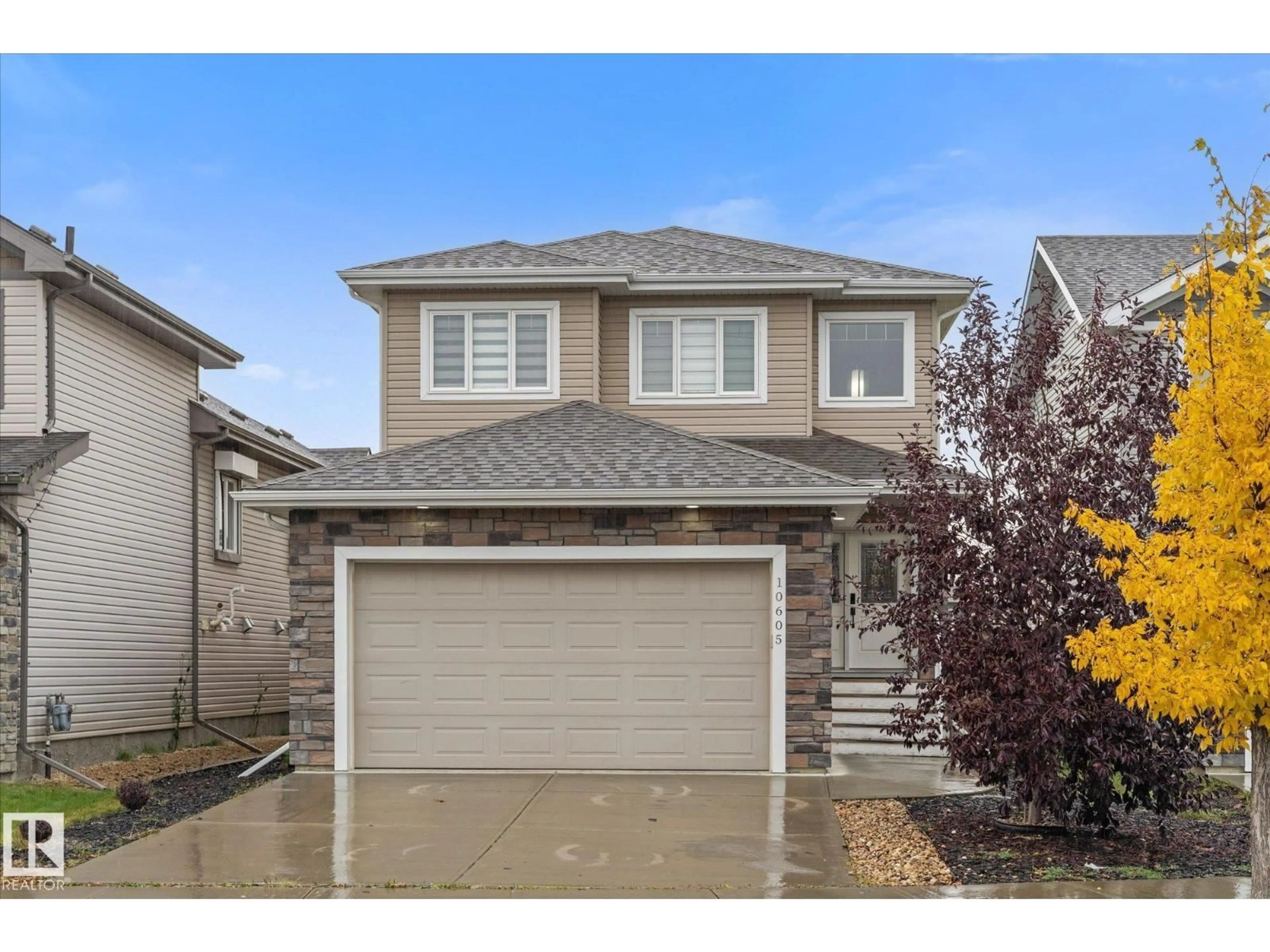 Home with vinyl exterior material, street for 10605 96 ST, Morinville Alberta T8R2N5
