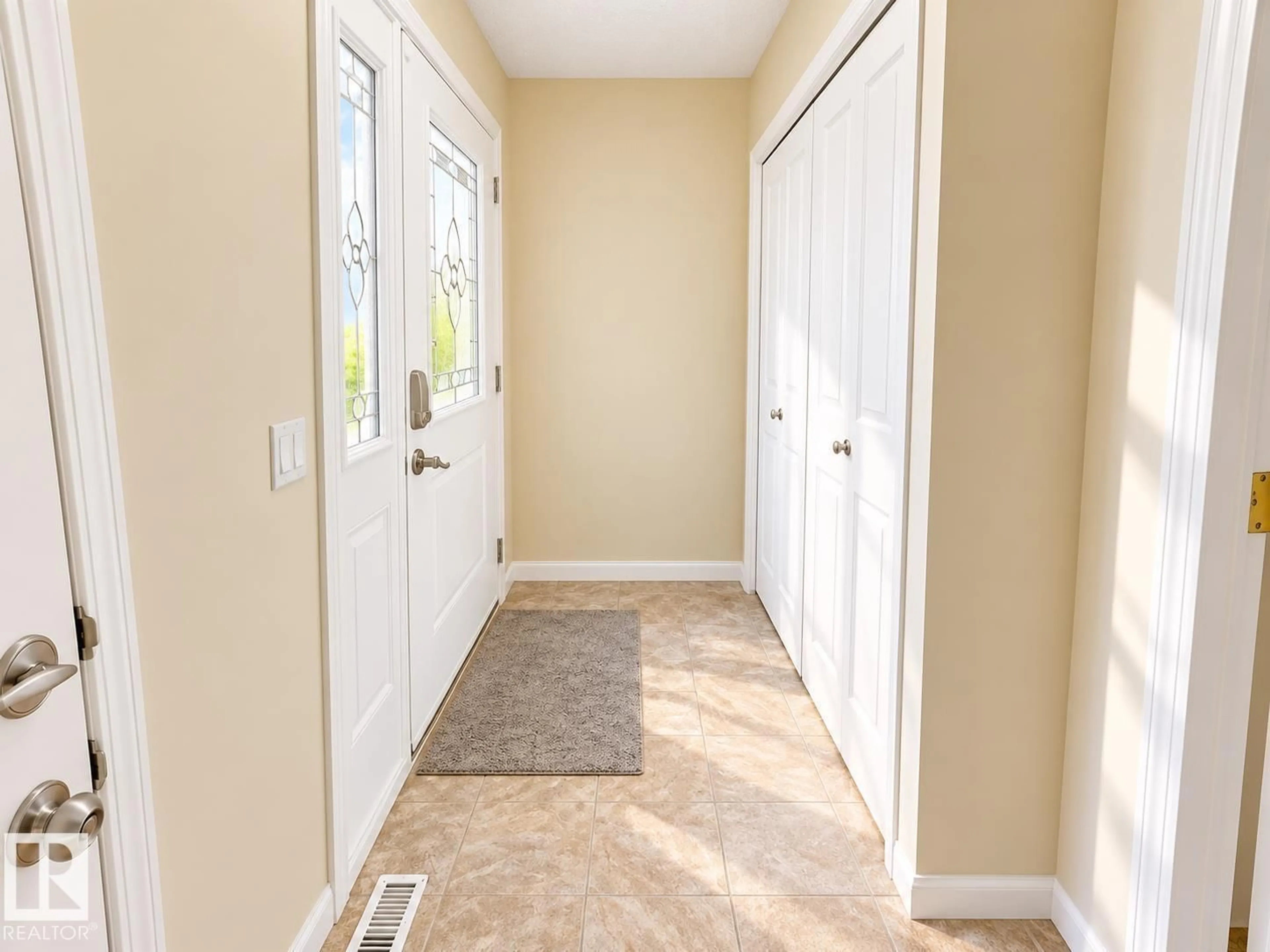 Indoor entryway for NW - 15135 43 ST, Edmonton Alberta T5Y3B3