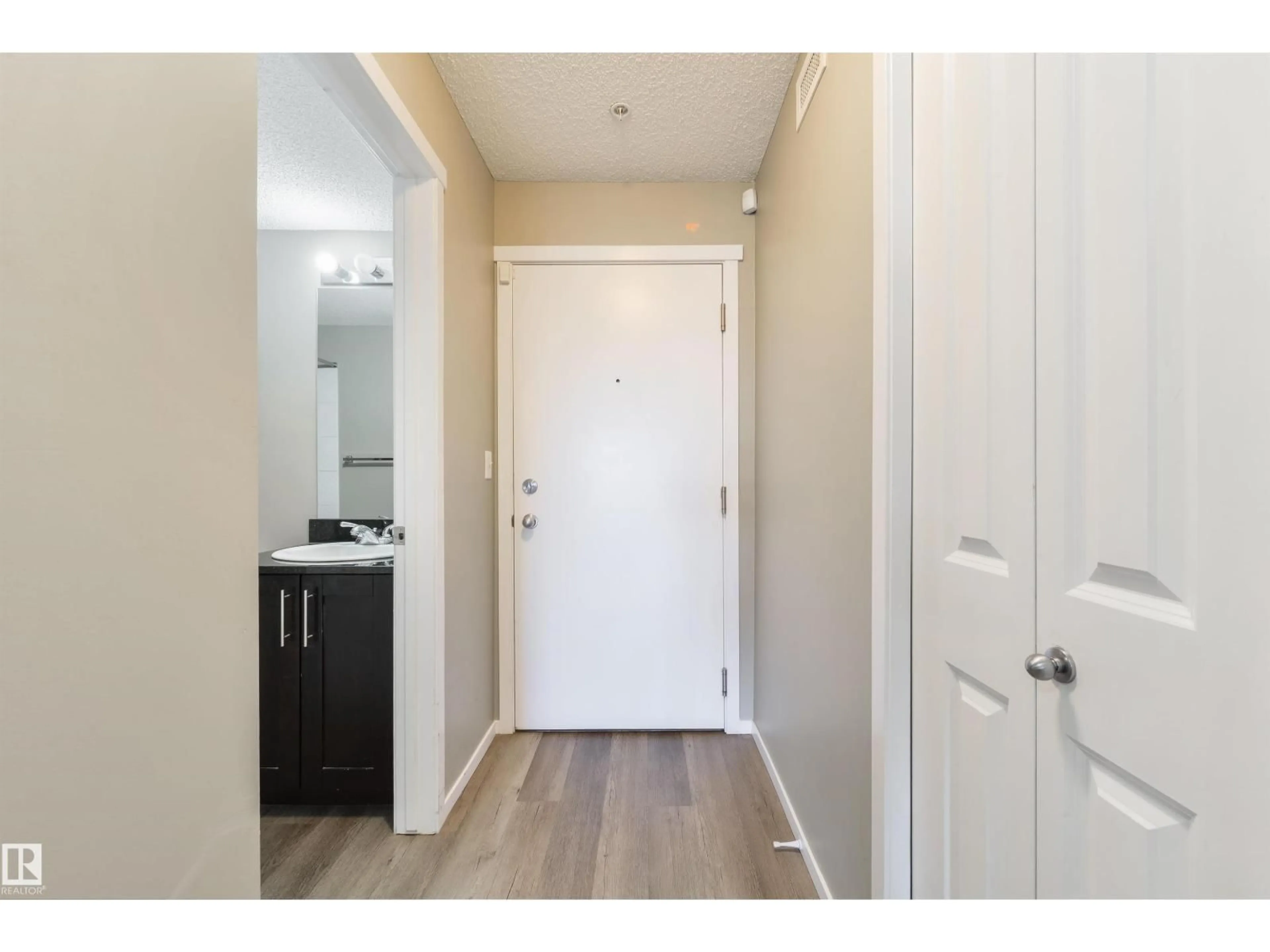 Indoor entryway for #320 - 1510 WATT DR, Edmonton Alberta T6X2E6