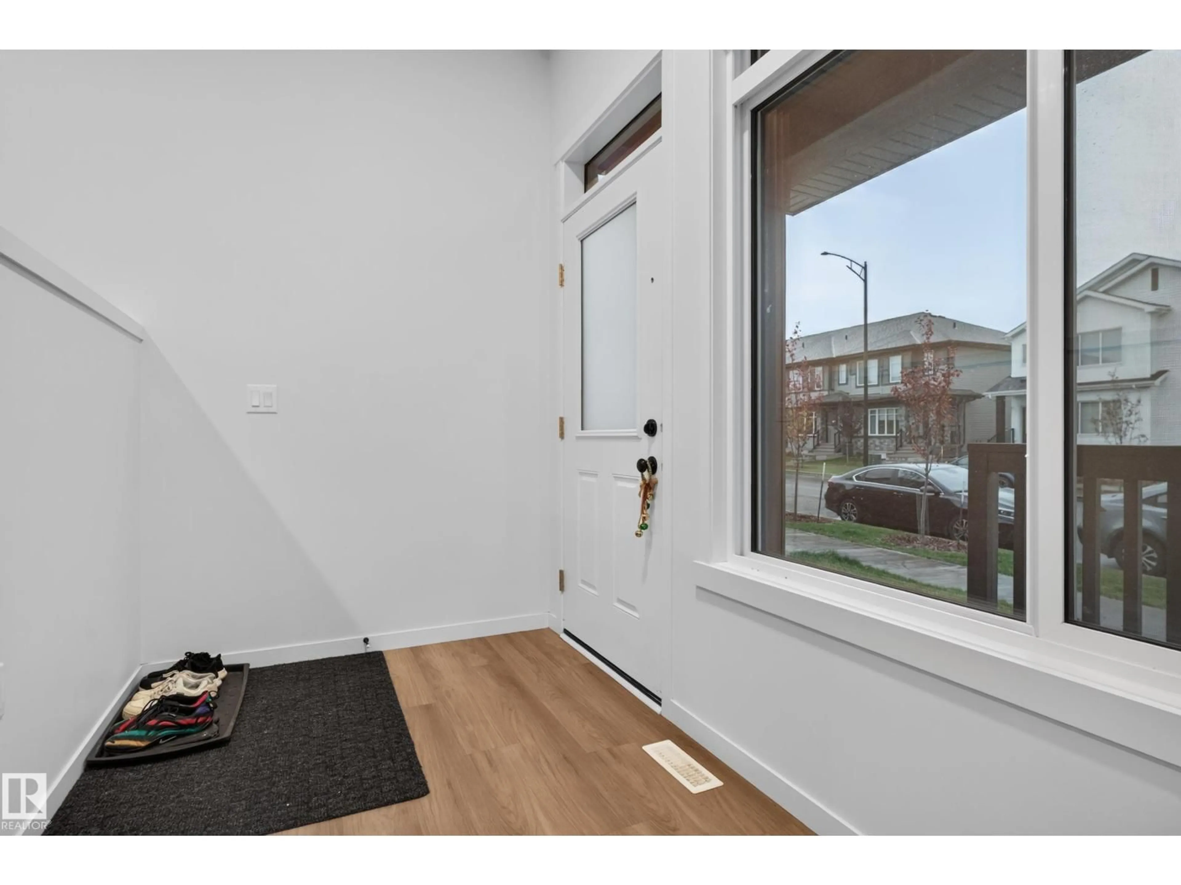 Indoor entryway for 7181 ROSENTHAL DR, Edmonton Alberta T5T7W7