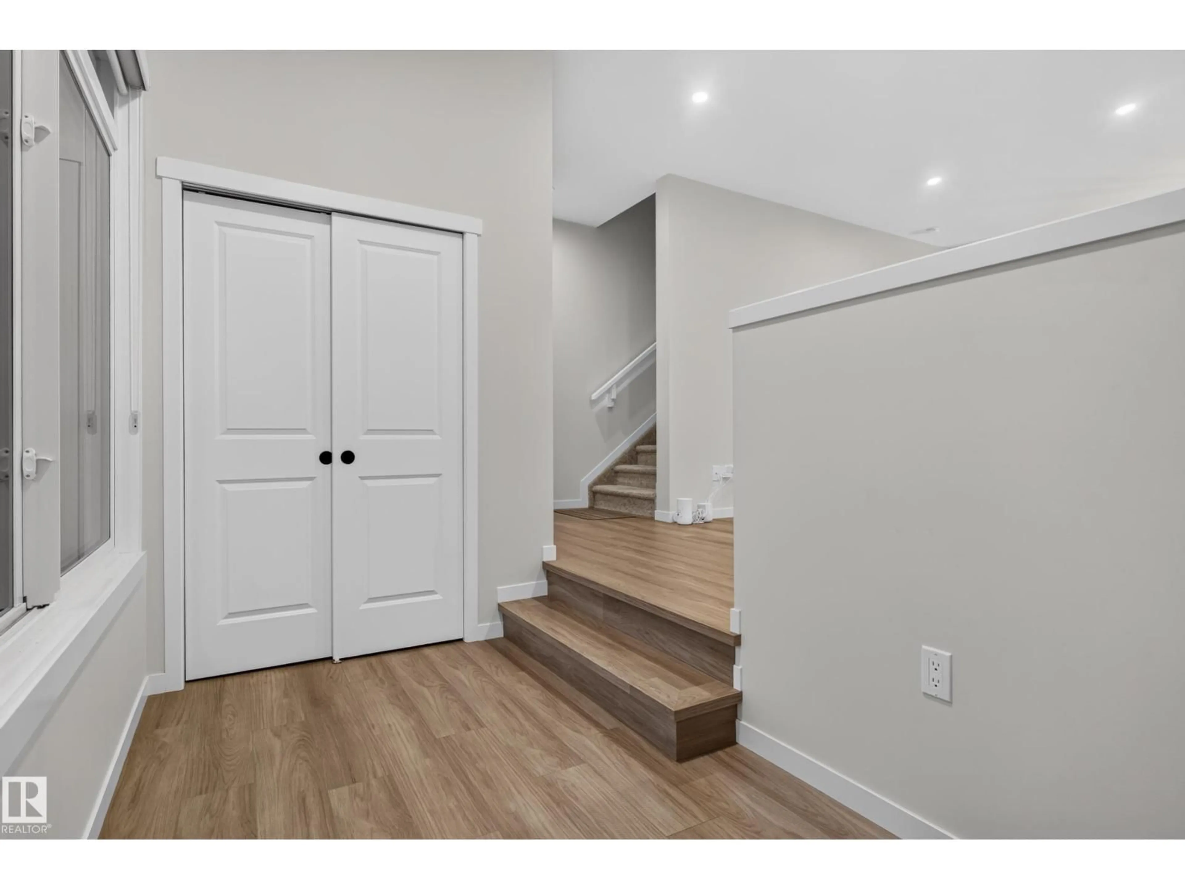 Indoor entryway for 7181 ROSENTHAL DR, Edmonton Alberta T5T7W7