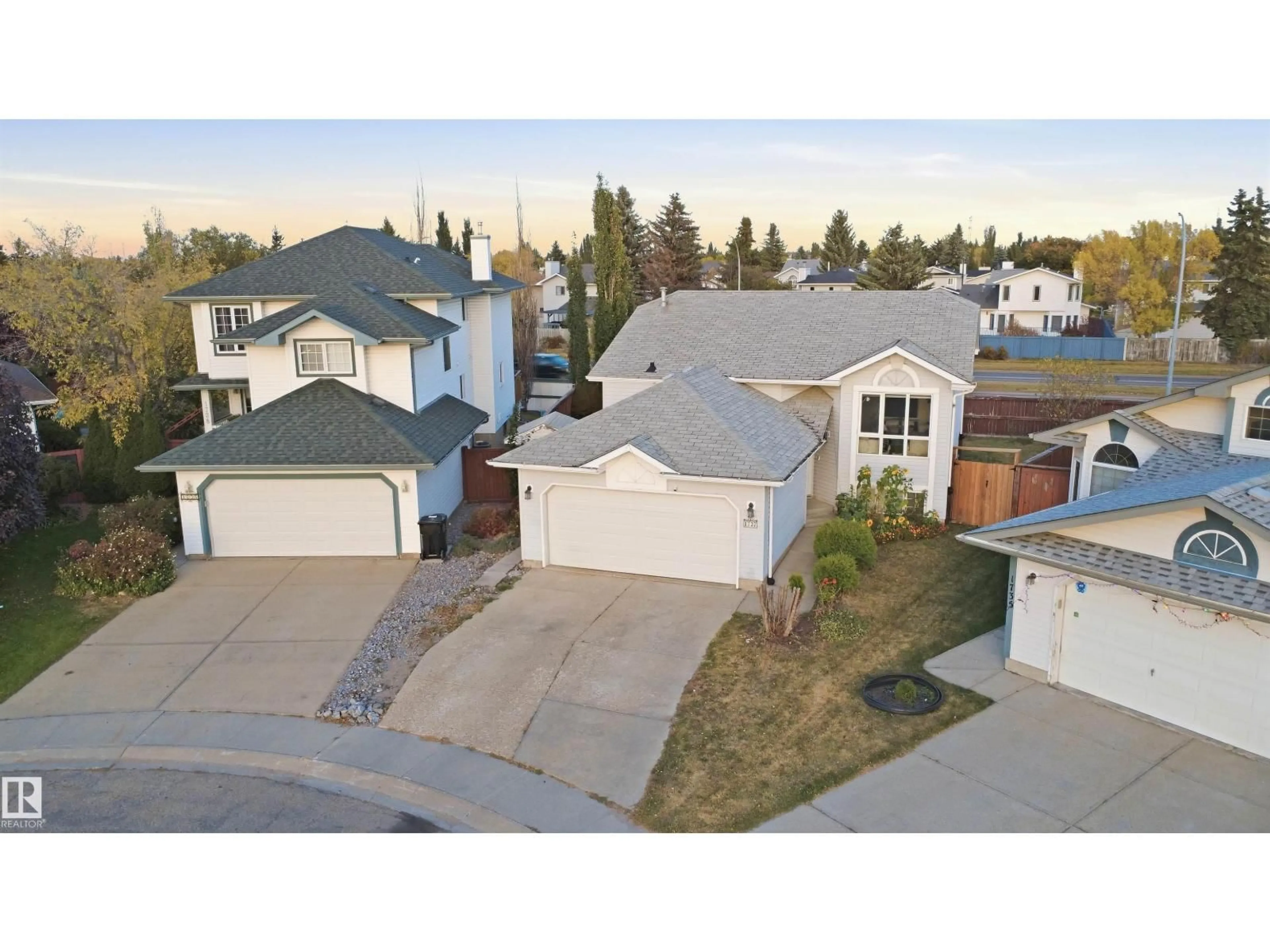 A pic from outside/outdoor area/front of a property/back of a property/a pic from drone, street for 1737 KENSIT PL, Edmonton Alberta T6L6X6