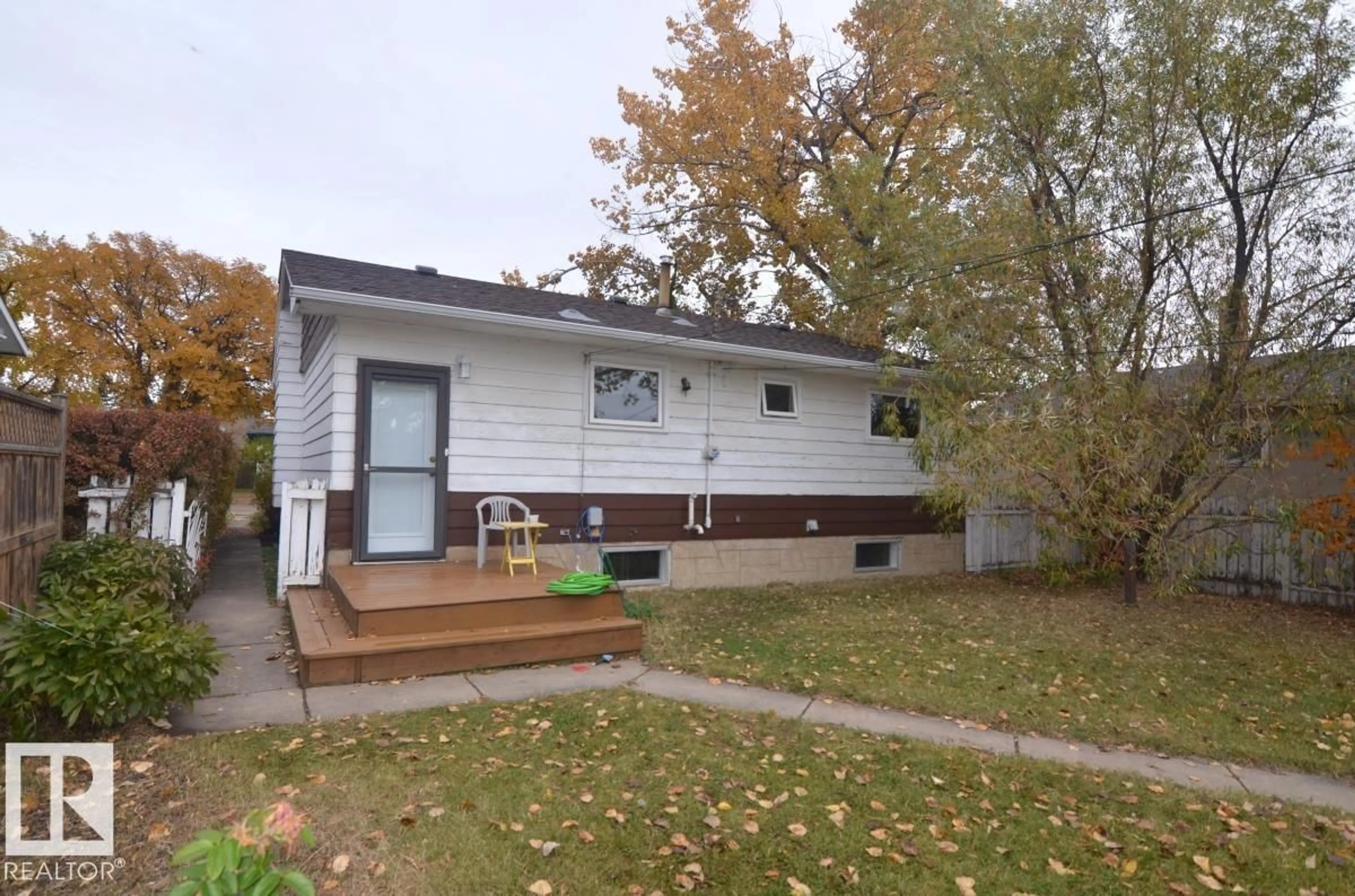 Home with vinyl exterior material, street for 4915 53 AV, Tofield Alberta T0B4J0