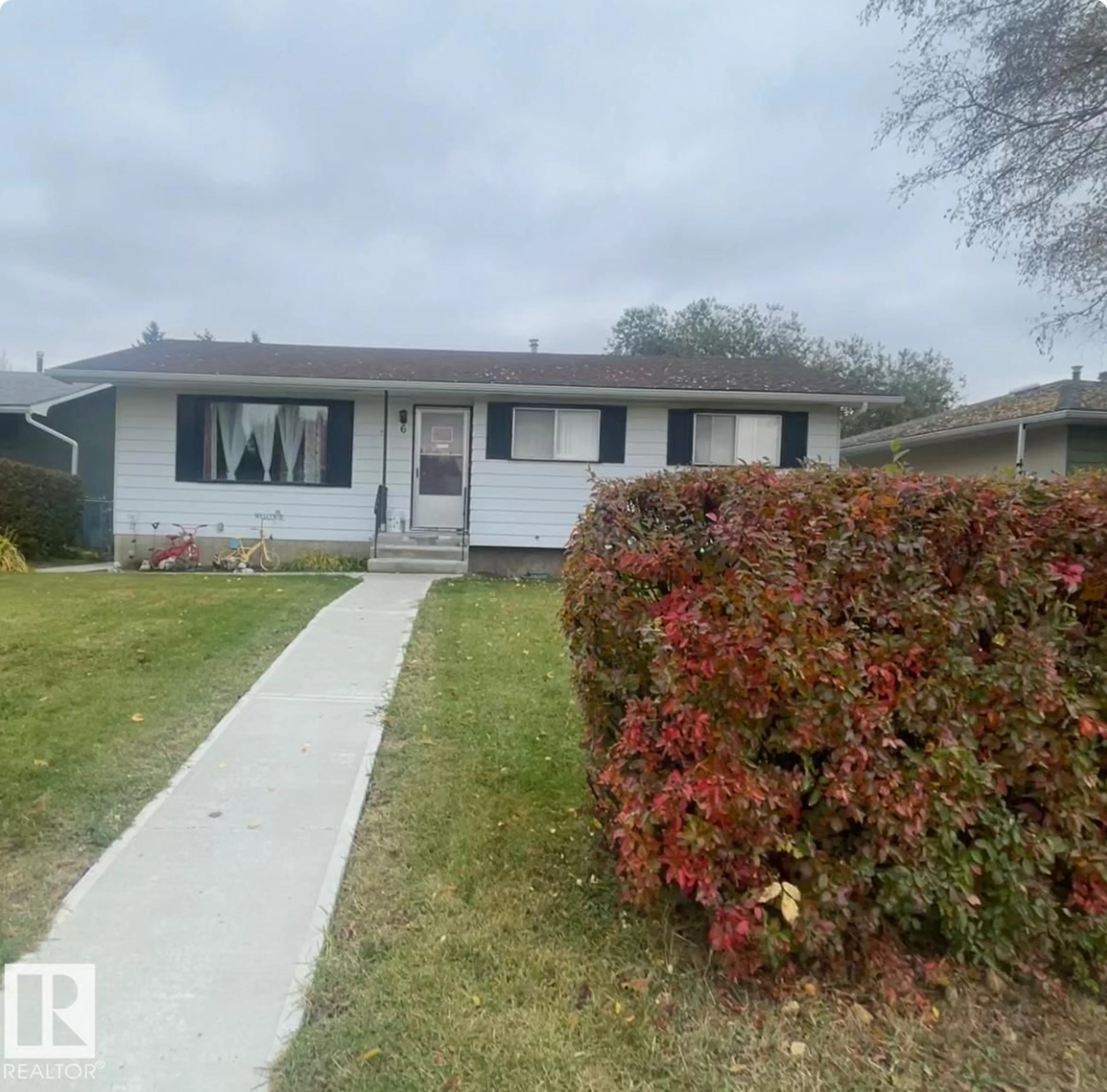 Home with vinyl exterior material, street for 6 BEECHMONT CR, Spruce Grove Alberta T7X1G2