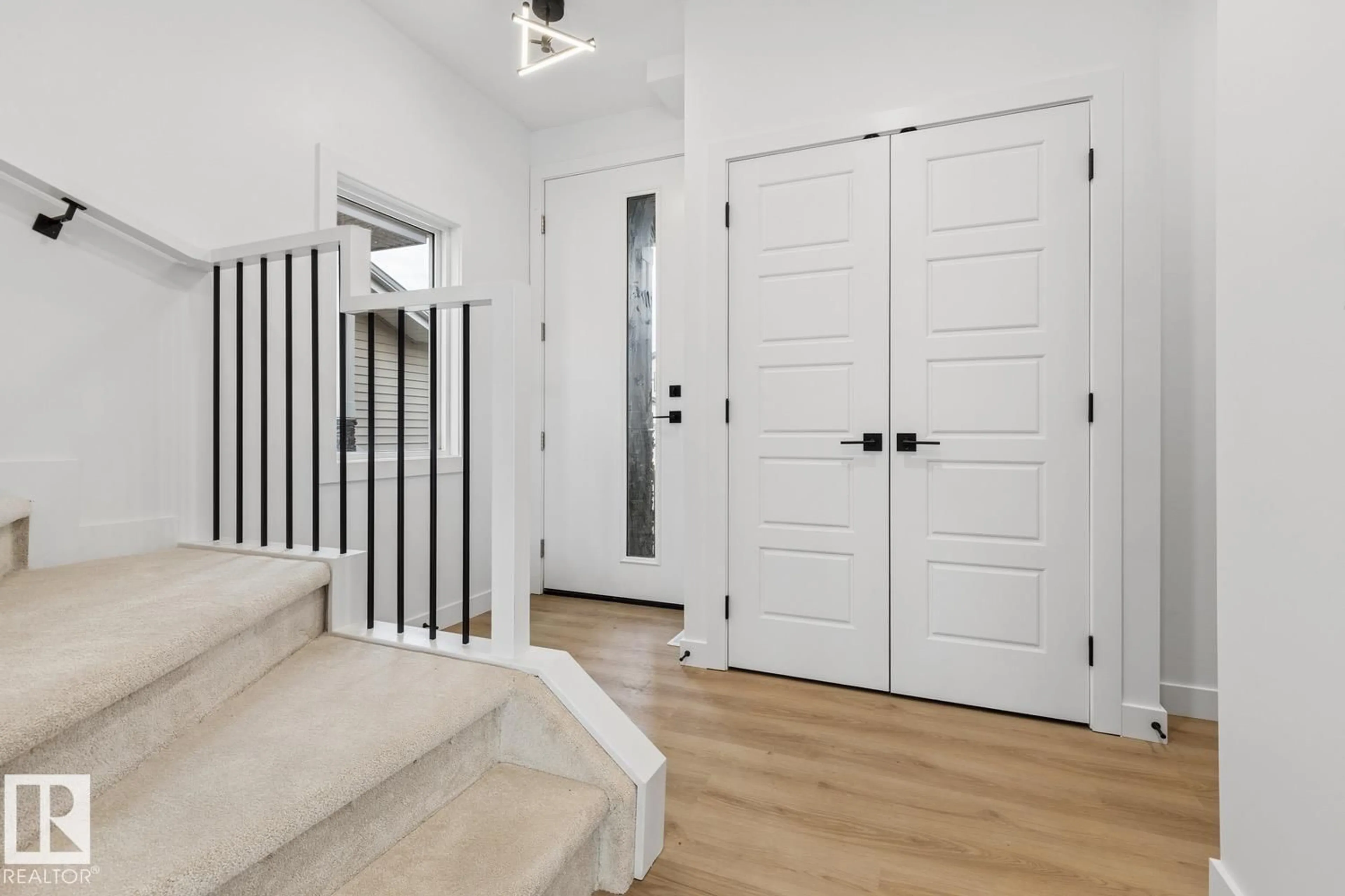 Indoor entryway for 41 CALEDON CR, Spruce Grove Alberta T7X0Y8