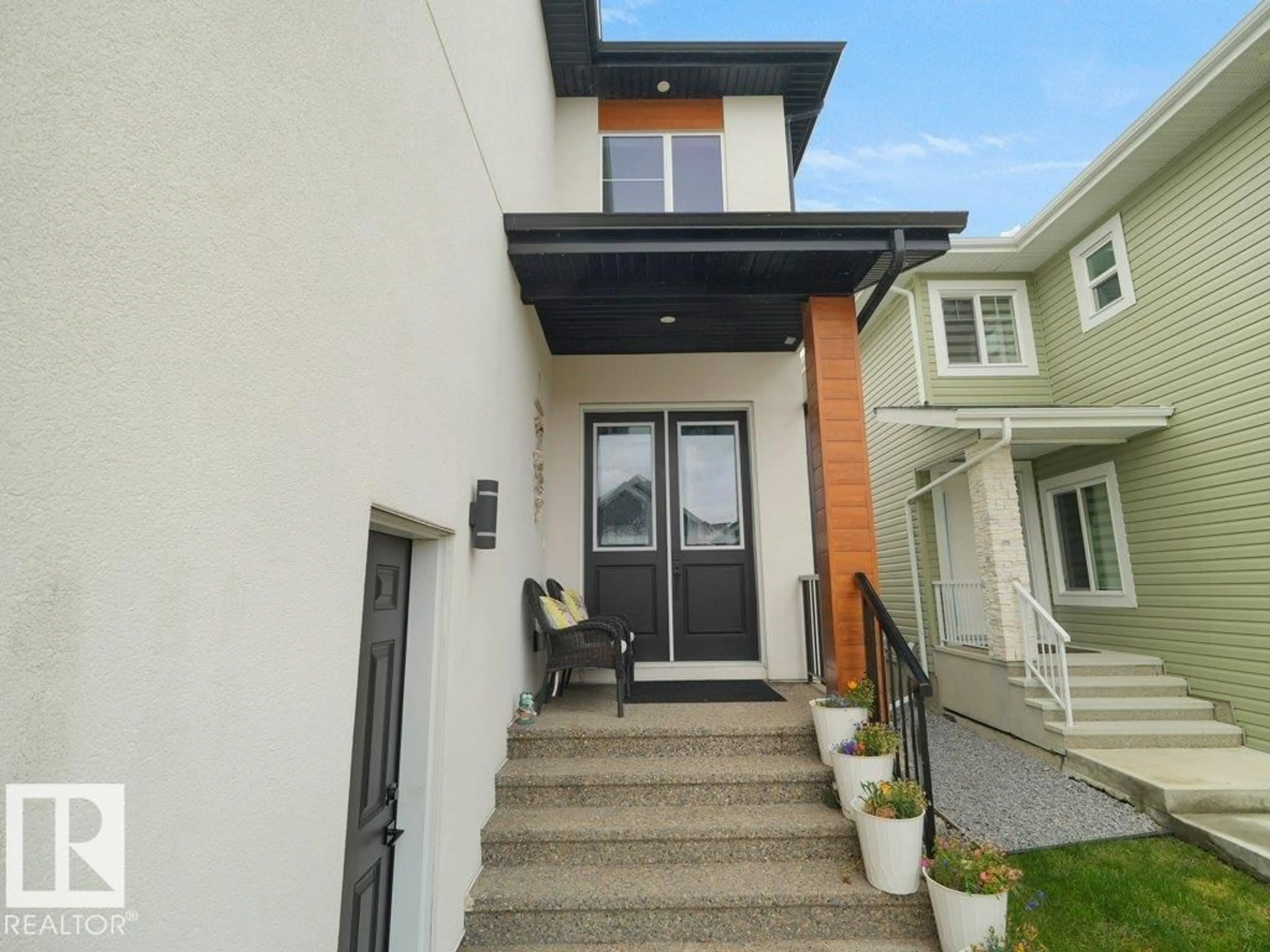 Indoor entryway for NW - 1107 150 AV, Edmonton Alberta T5Y4C1